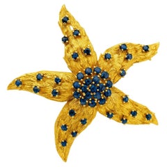 Spilla con stella marina in oro giallo 14kt - 1,25 carati di zaffiri blu