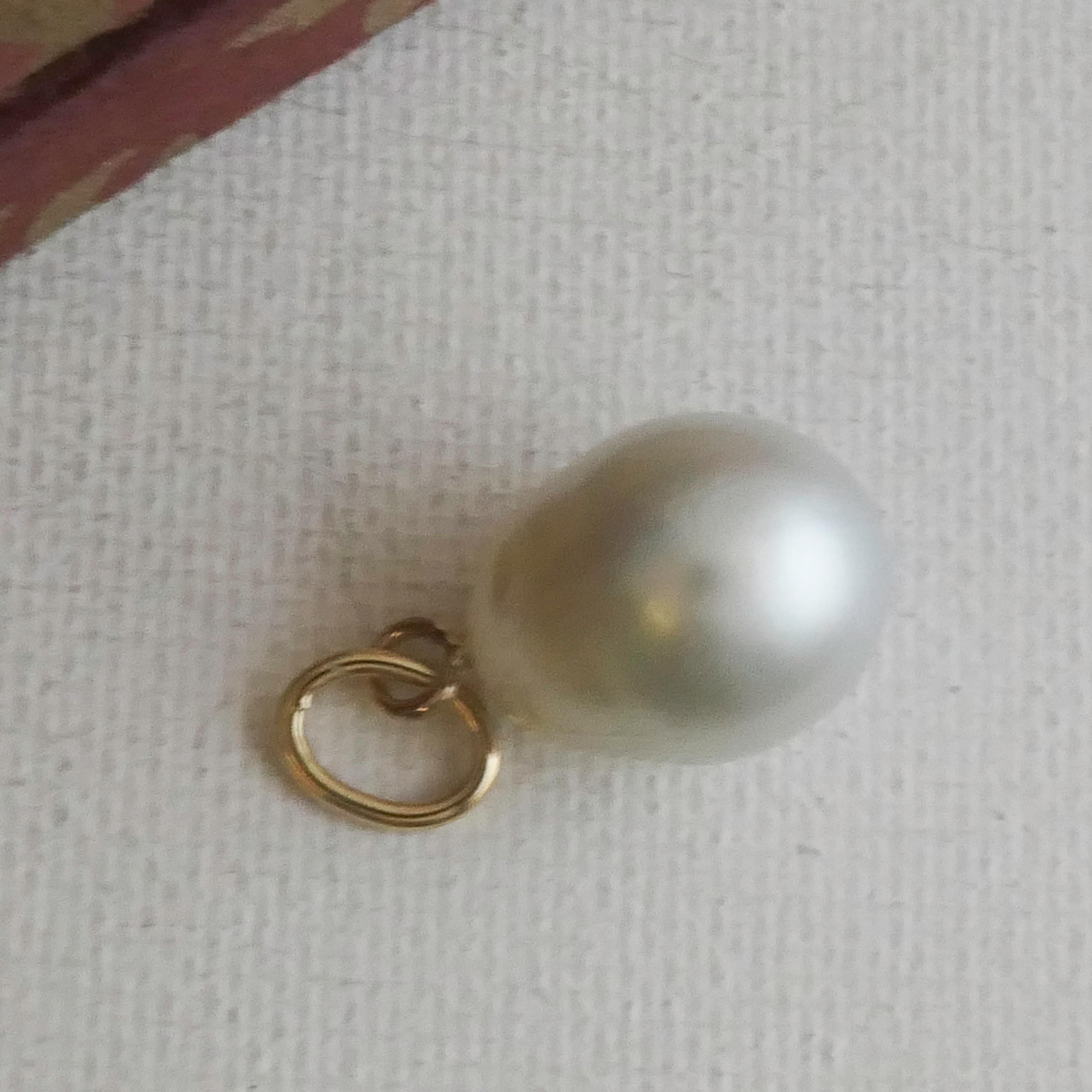 Contemporary 14kt Yellow Gold South Sea Pearl Pendant For Sale