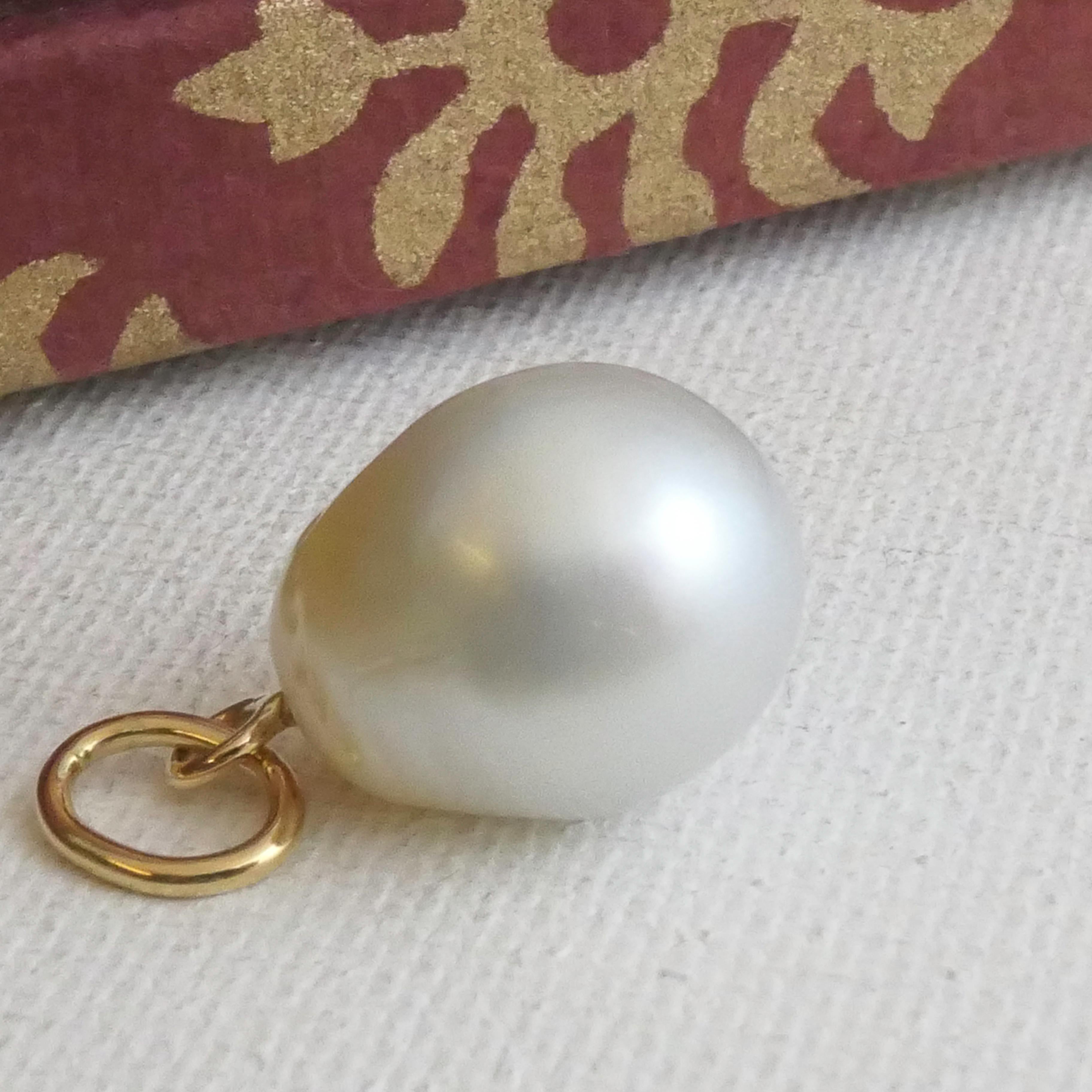 Pear Cut 14kt Yellow Gold South Sea Pearl Pendant For Sale