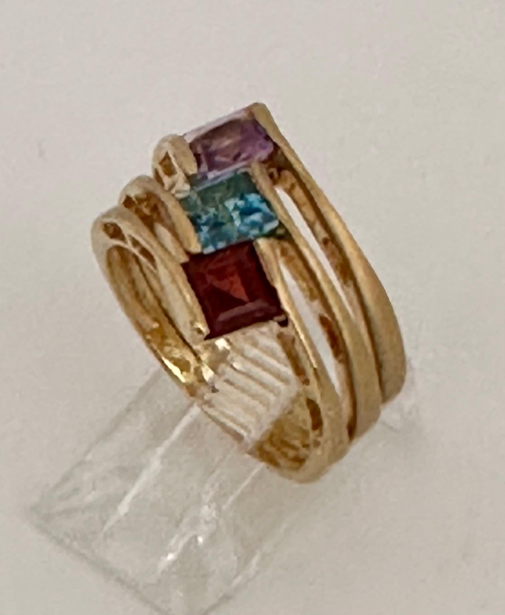 14kt Yellow Gold Square Cut Garnet Amethyst Blue Topaz 14mm Wide Band Ring Sz 7 In Excellent Condition For Sale In Las Vegas, NV