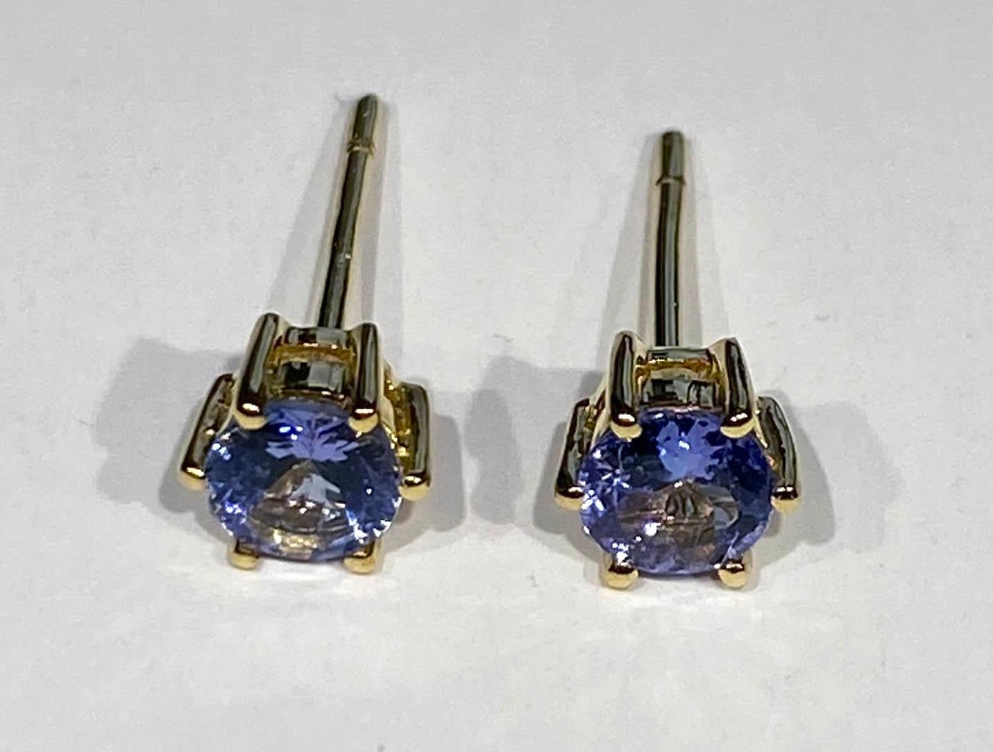 Tanzanite Stud Earrings set in 14kt Yellow Gold For Sale 4