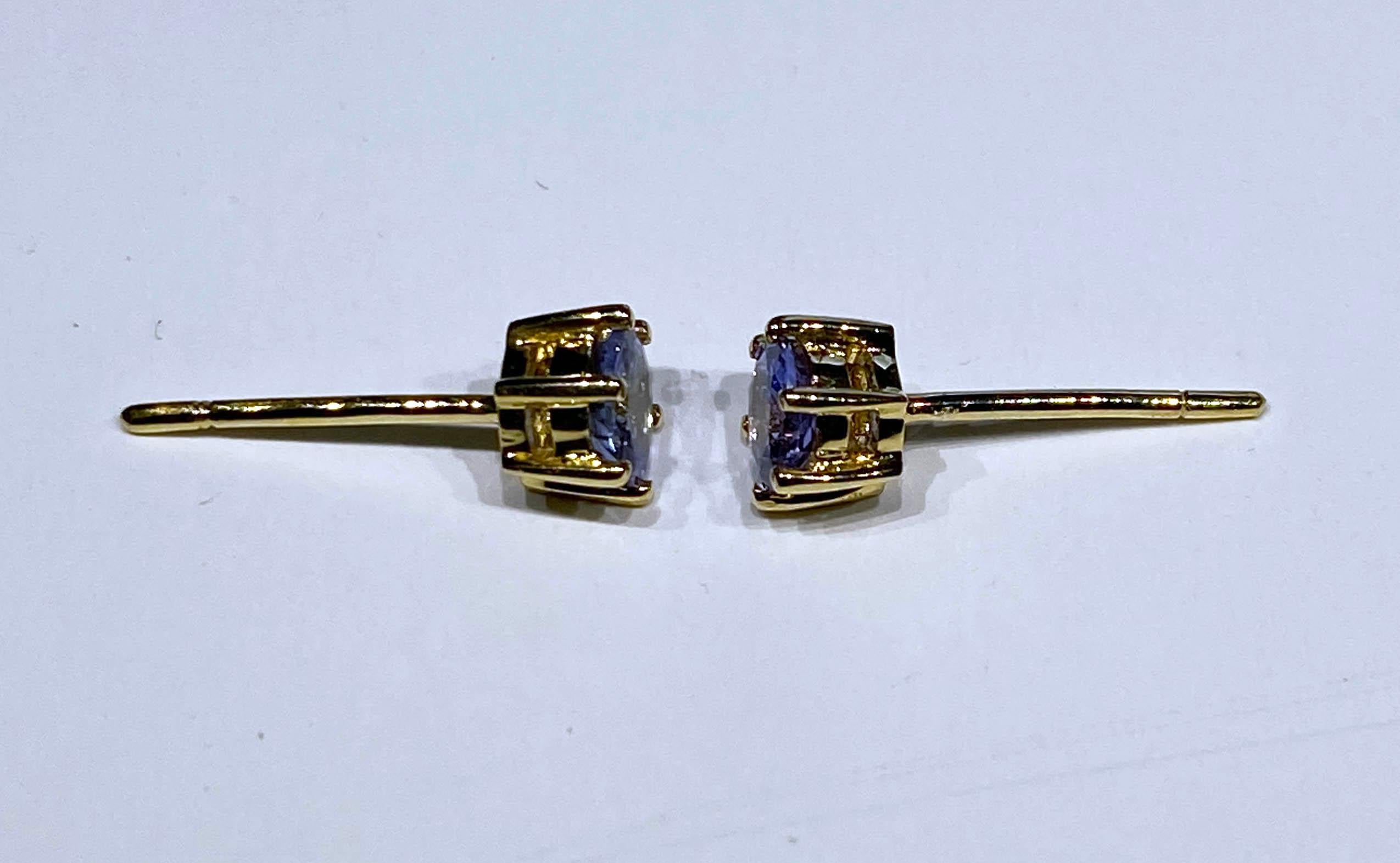 Tanzanite Stud Earrings set in 14kt Yellow Gold For Sale 3
