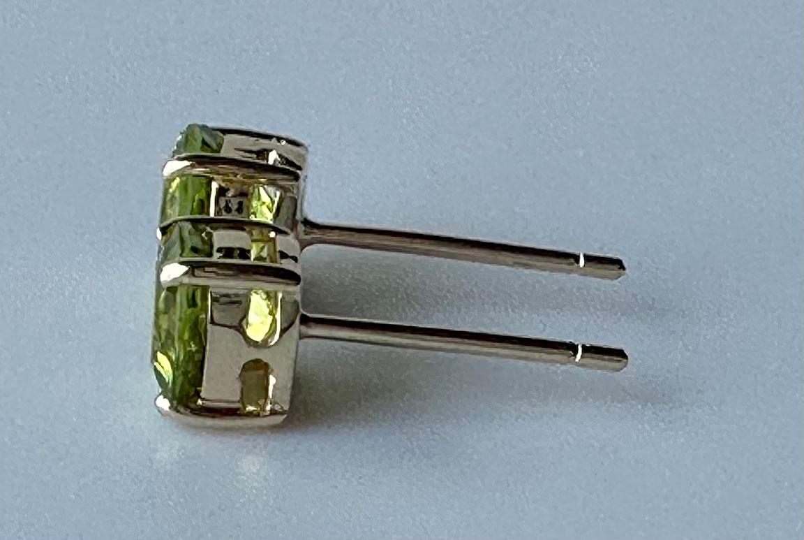 14kt Yellow Gold Stud Earrings set with Peridot For Sale 2