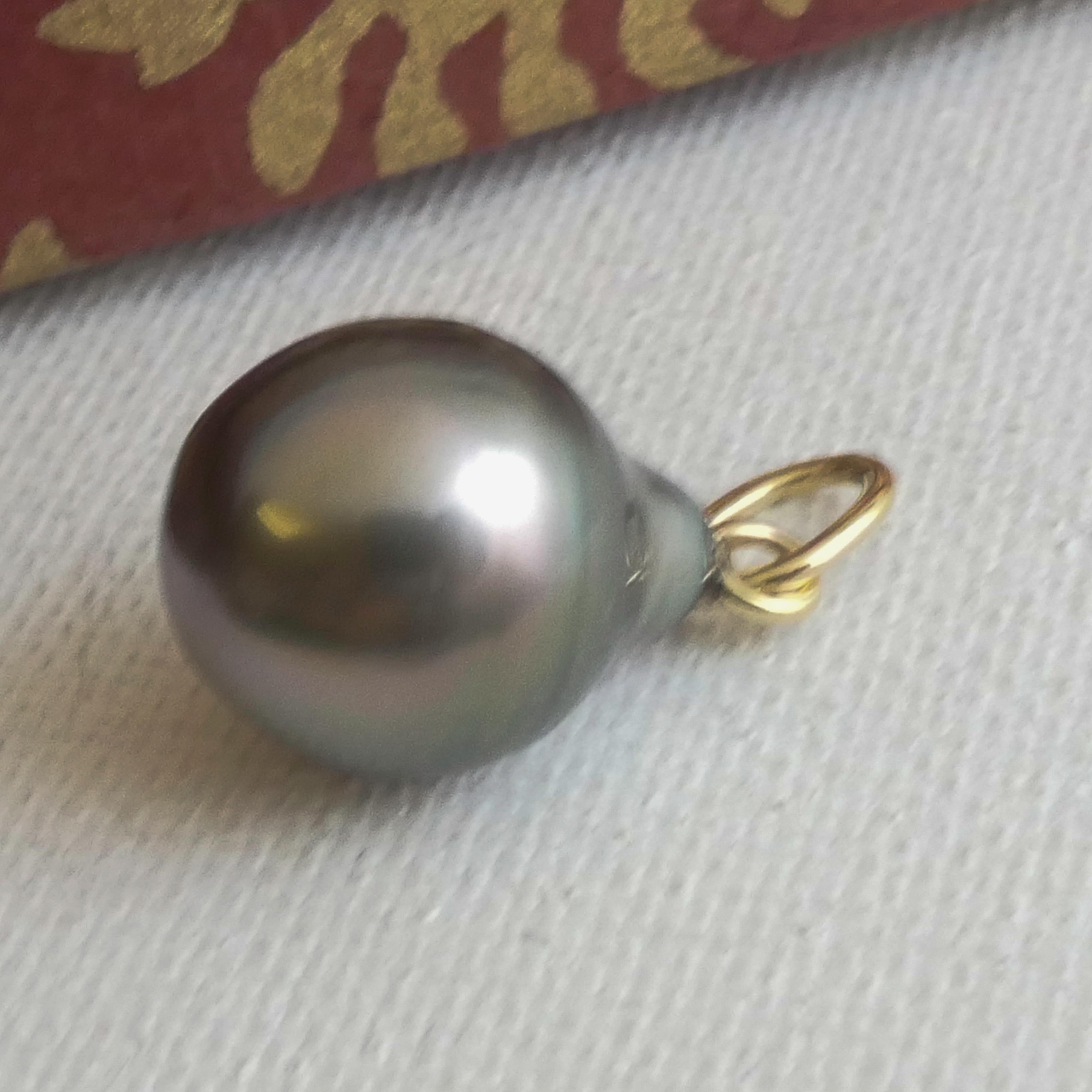 14kt Yellow Gold Tahitian Pearl Pendant In New Condition For Sale In Oslo, 03