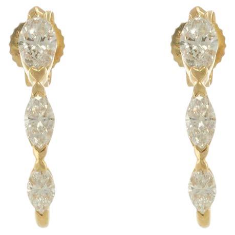 Pendientes Huggie de Diamantes Marquesa de Oro Amarillo de 14 KT con Tres Piedras en venta