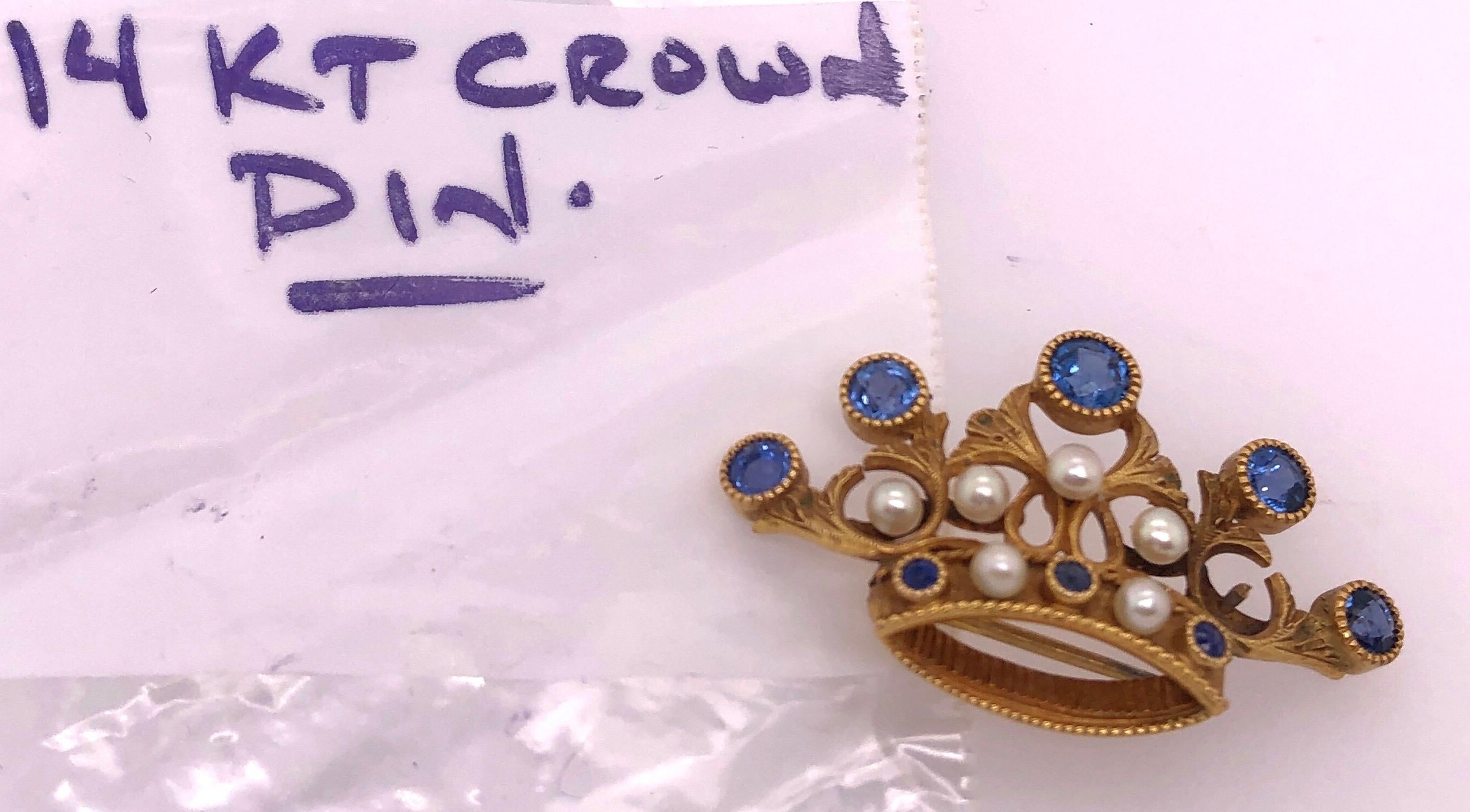 Broche ou épingle en forme de couronne diadème en or jaune 14 carats, perles et saphir Unisexe en vente