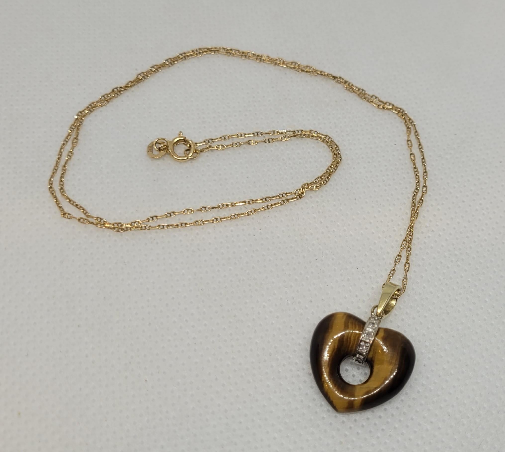 Moderne Cœur de tigre en or jaune 14 carats avec diamants, or bicolore, 5 diamants ronds en vente