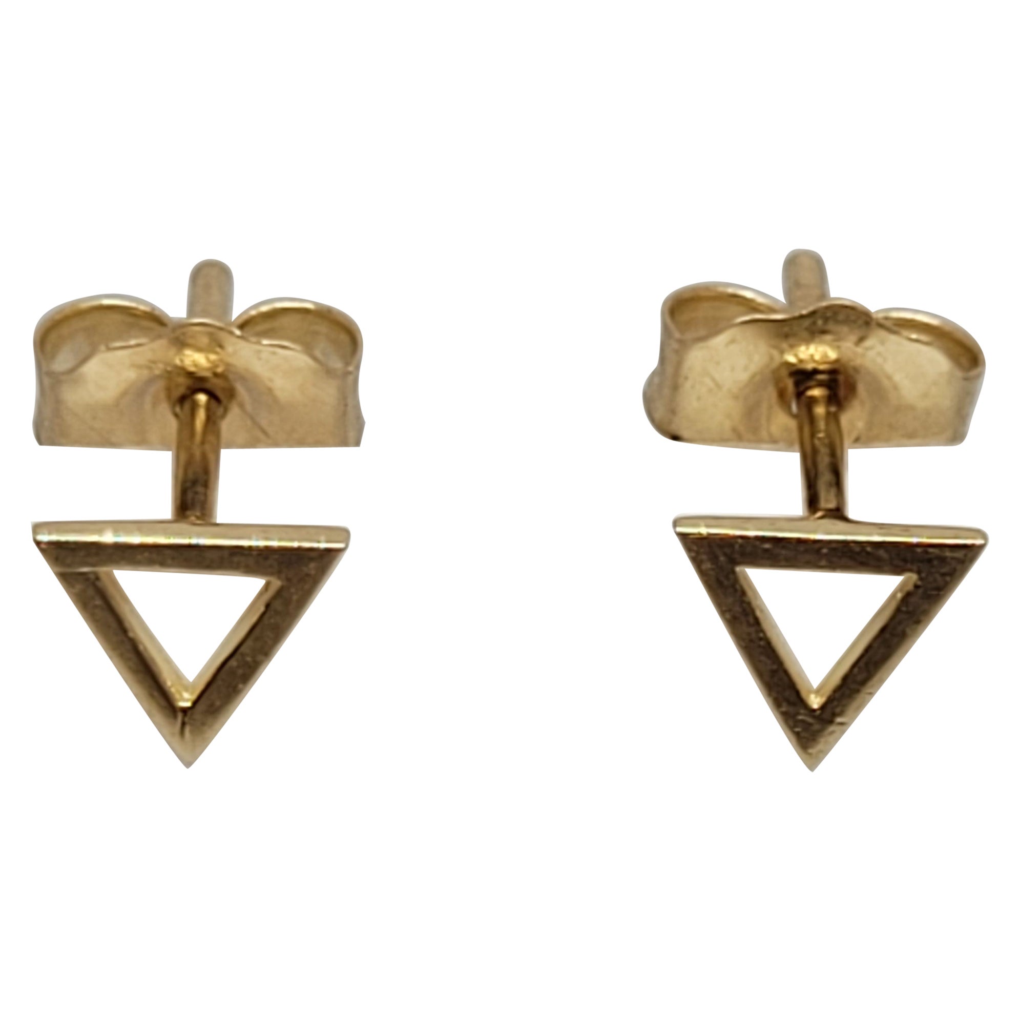 Pendientes Triángulo Oro Amarillo 14kt, Postes Fricción, Petite, .4 Gramos, Sello 14kt