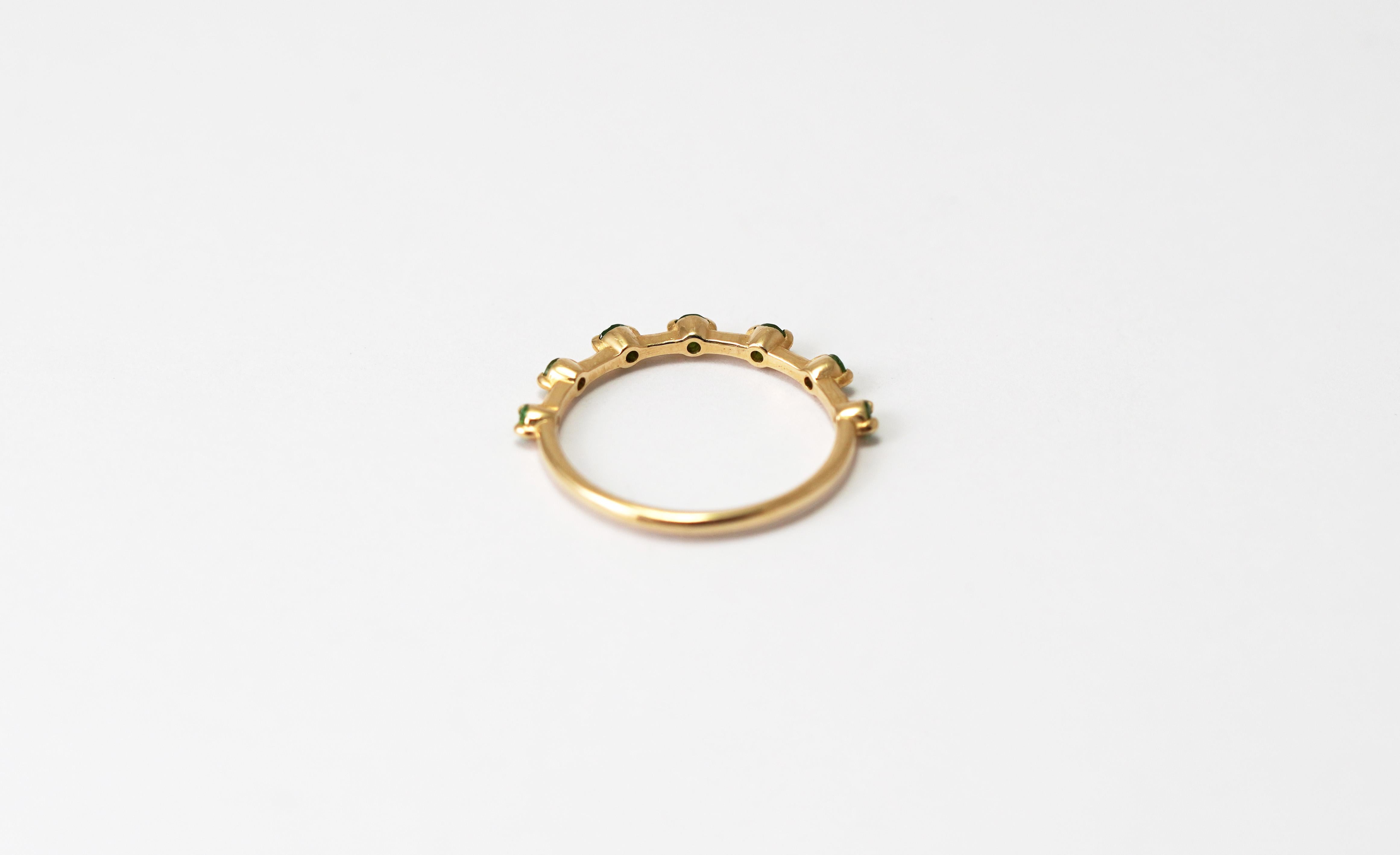 Anello con granato di tsavorite in oro giallo 14kt In condizioni Nuovo in vendita a София, BG