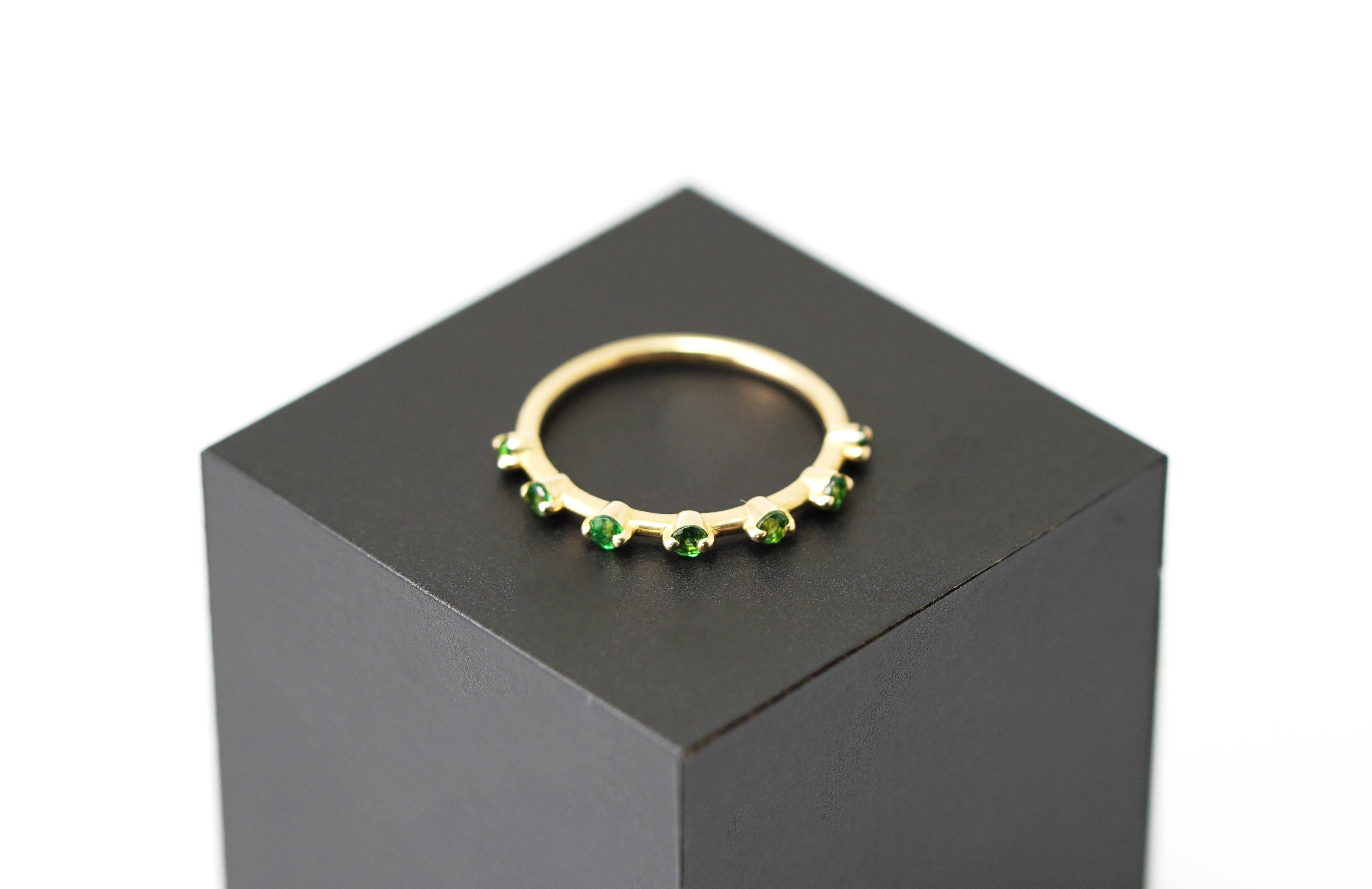 Donna Anello con granato di tsavorite in oro giallo 14kt in vendita