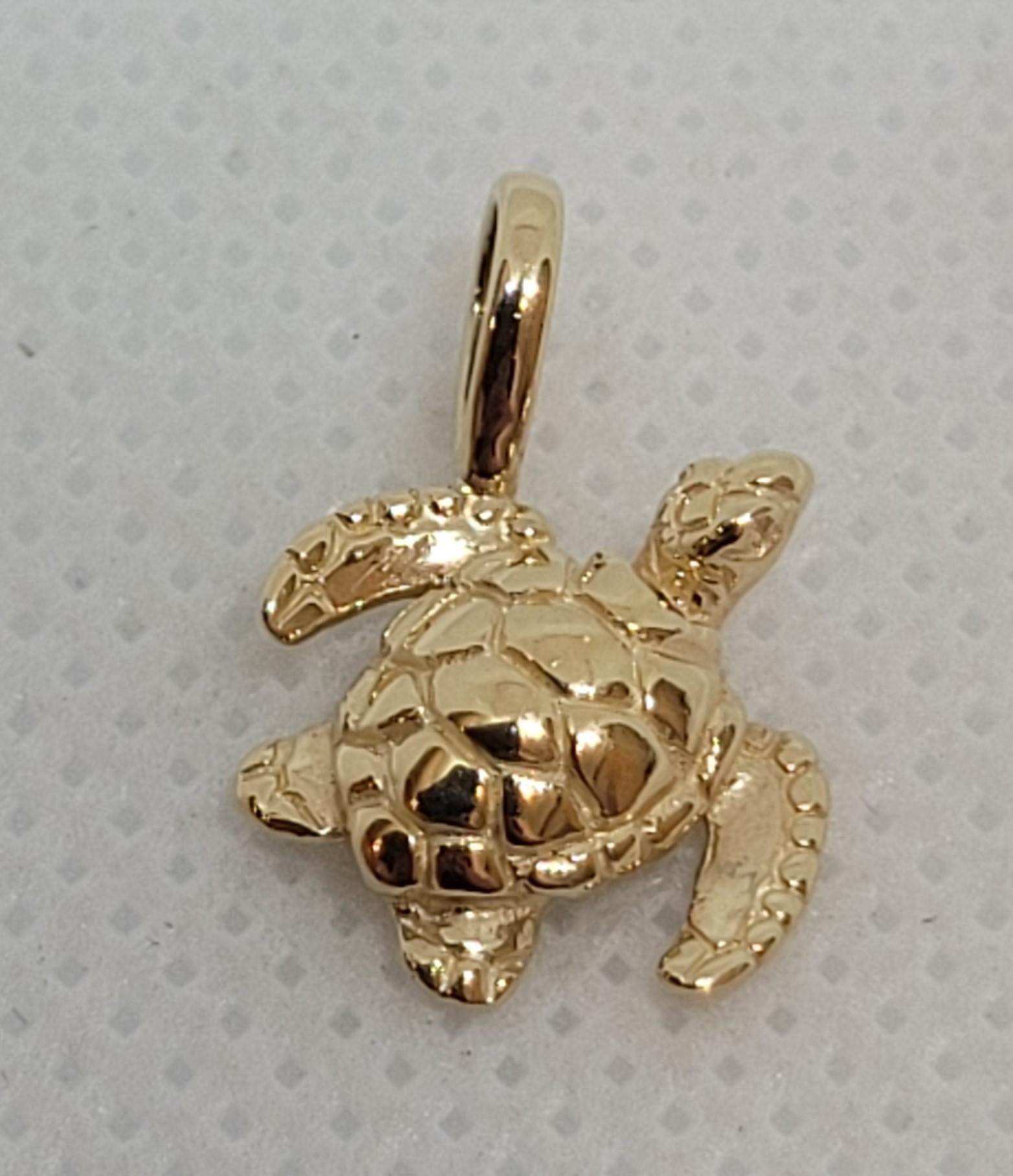 14kt yellow gold sea turtle pendant designed by Wyland artist. This pendant is 11mm x 11mm in size, weighs 1 gram, and is stamped 