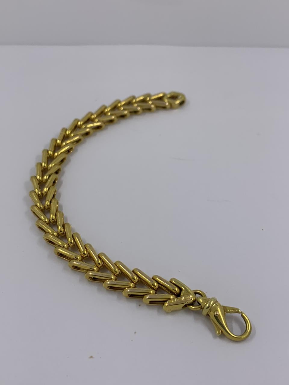 14 Karat Yellow Gold V-Link Bracelet, 14.3 Grams In New Condition For Sale In Wilmington, DE