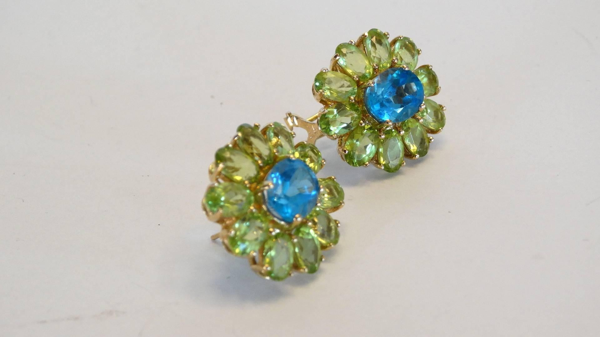 Blue Topaz & Green Peridot Flower Earrings 14k In Excellent Condition In Scottsdale, AZ