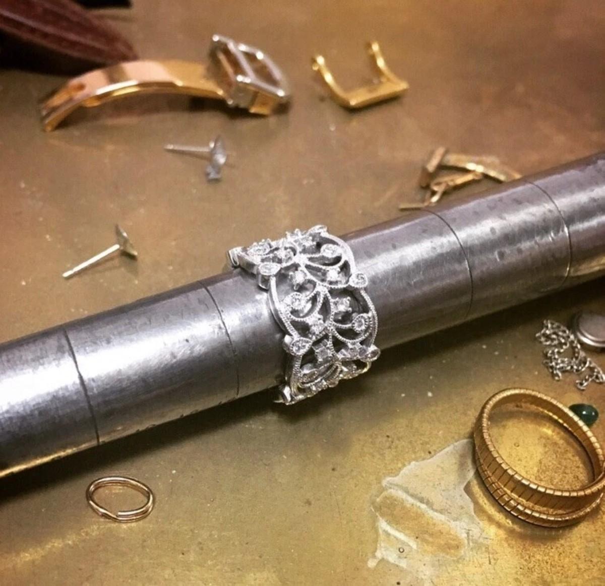 14KW .35ctw Diamond Filigree Lace Wide Lady’s Band Ring  Sz 6.5 For Sale 1