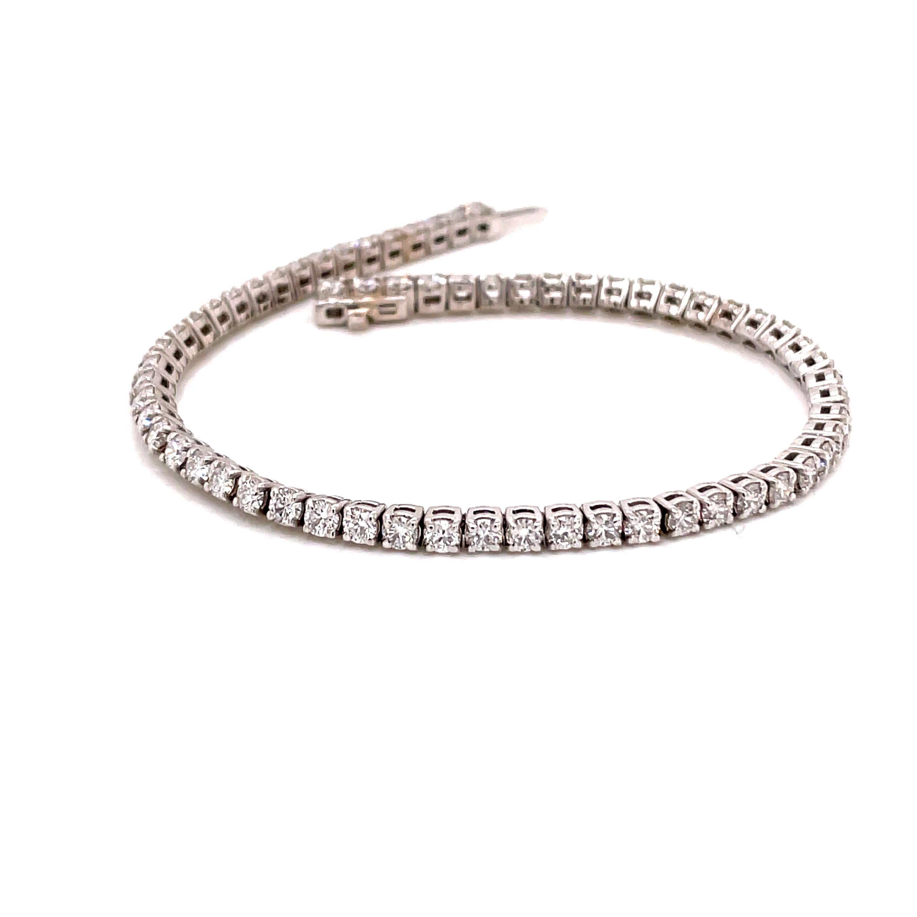 Contemporain Bracelet tennis en diamants 14 carats de 3,84 carats en vente