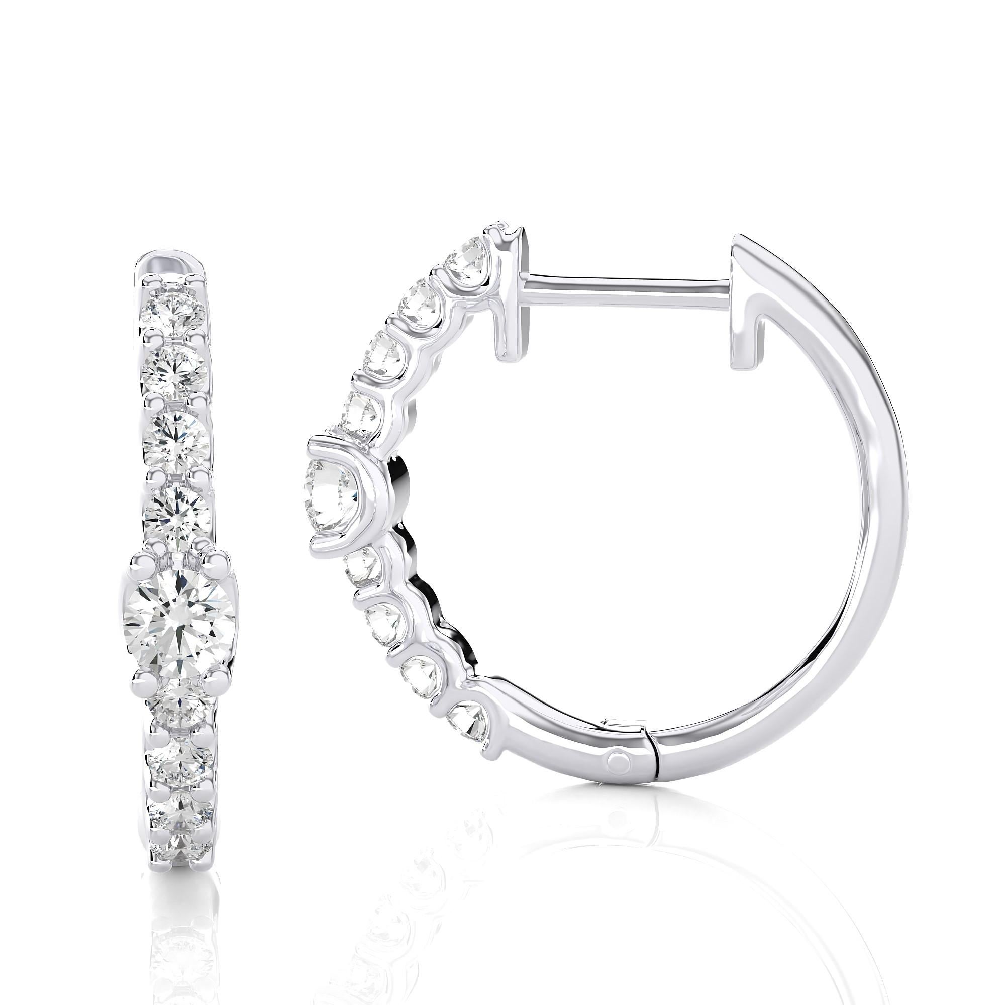 Boucles d'oreilles modernes à diamants.

Ces boucles d'oreilles captivantes, ornées de véritables diamants naturels provenant de la terre, présentent une rangée de diamants éblouissants, élégamment fixés dans un arrangement classique à 4 branches,