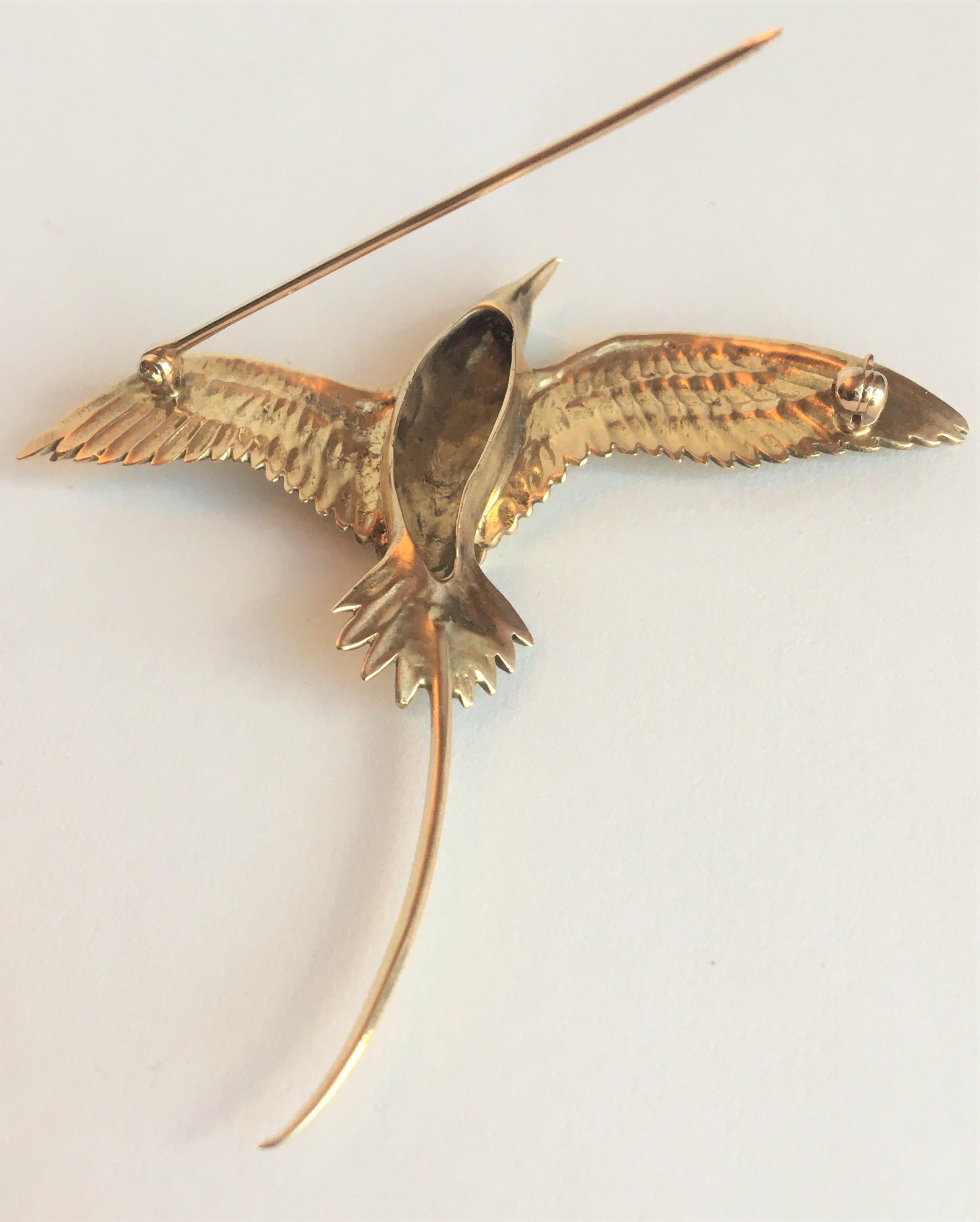 Round Cut 14 Karat Yellow Diamond Long-Tailed Bird Brooch For Sale