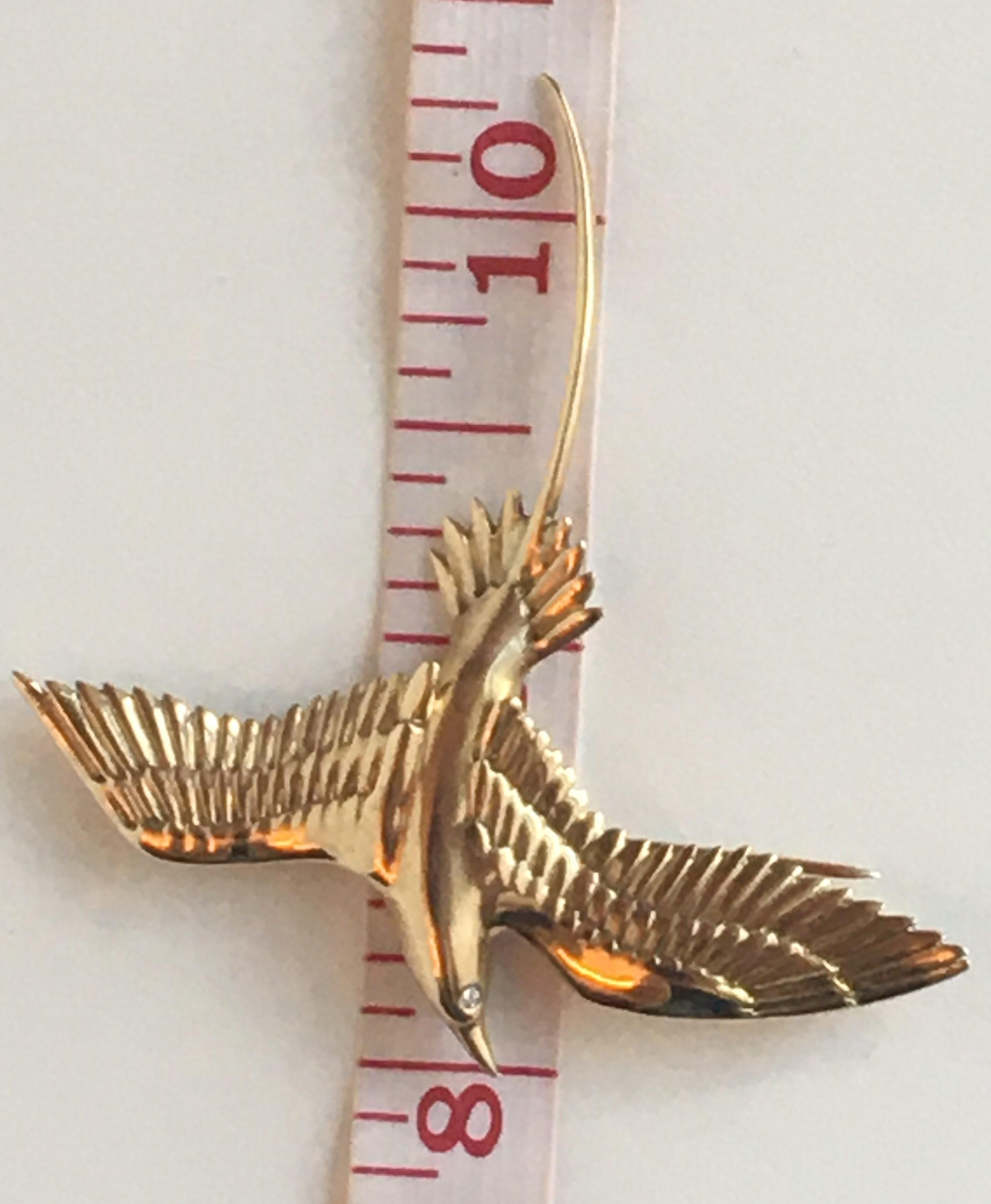 Women's or Men's 14 Karat Yellow Diamond Long-Tailed Bird Brooch For Sale