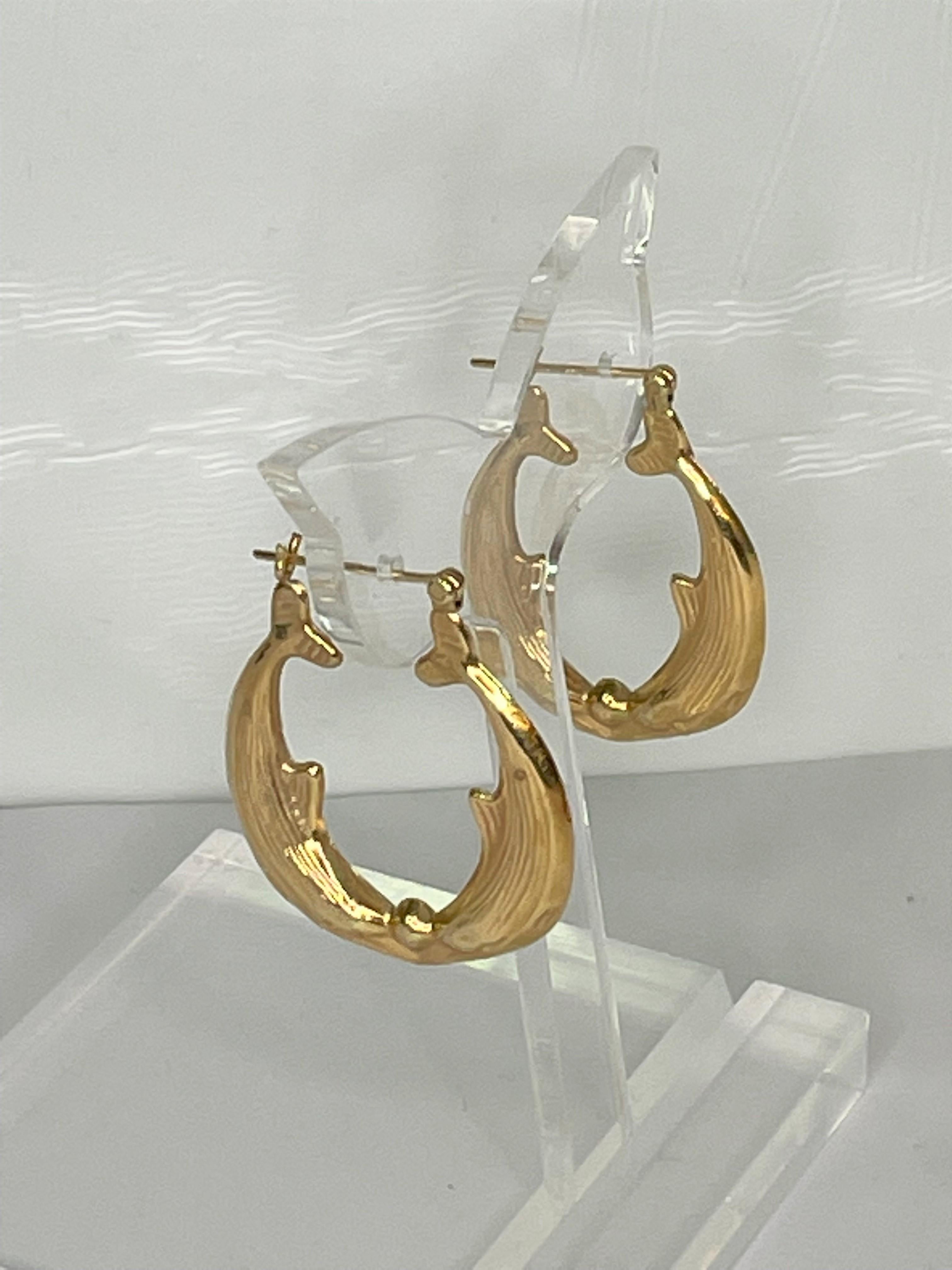 14KY Dolphin Hoop Earrings In Excellent Condition For Sale In Cincinnati, OH