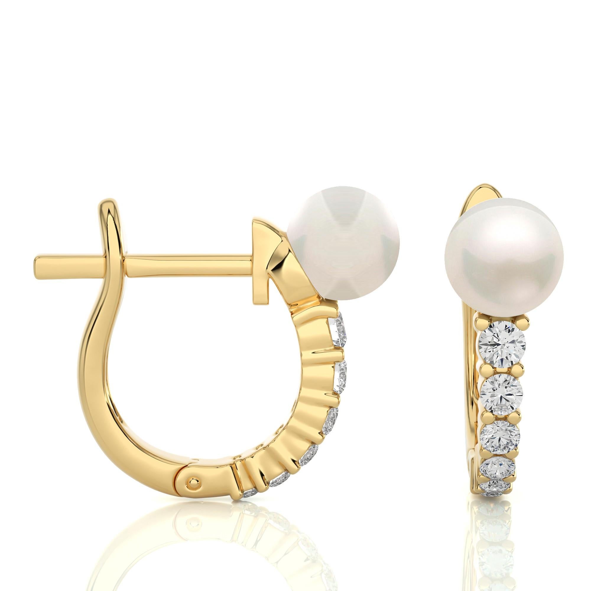 14KY Gold - Modern Diamond And Pearl Huggie Earrings (0.28 Ct). In New Condition For Sale In New York, NY