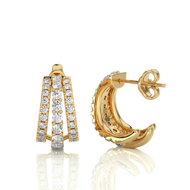 Diamante moderno e  Orecchini Huggie (0,70 ct).

All'interno di questo duo cosmico, una fila di diamanti  perfettamente incastonati in una classica montatura a 4 punte, abbracciando la loro brillantezza in una sinfonia celestiale. 
Quando li