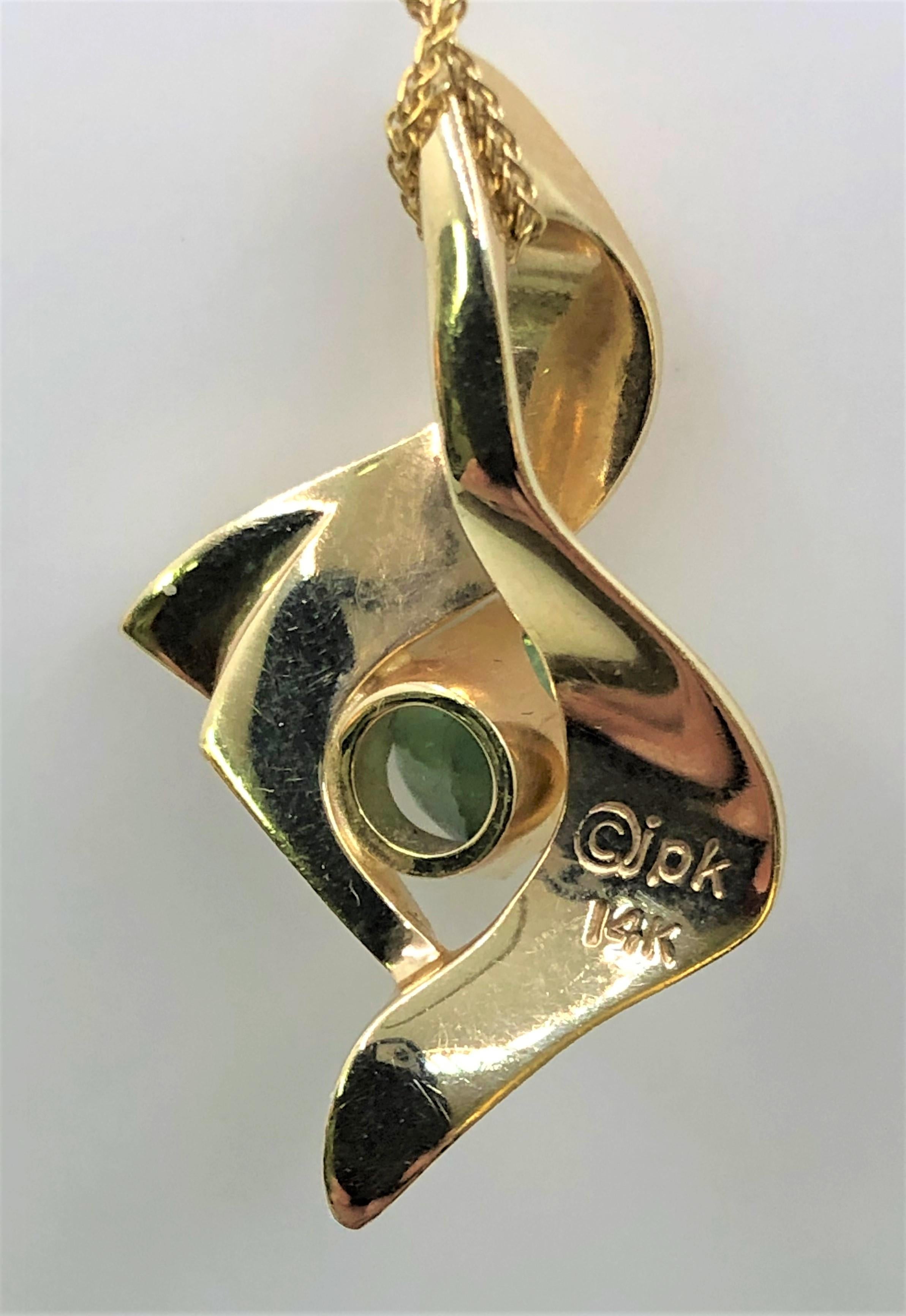 Par Avirom et Associés Designer Jewelry
pendentif artistique en or jaune 14 carats, de forme libre, avec une belle tourmaline verte.
1.32ct de tourmaline verte.
chaîne spiga en or jaune 14 carats de 0,8 mm, 16 pouces, fermoir à griffe de