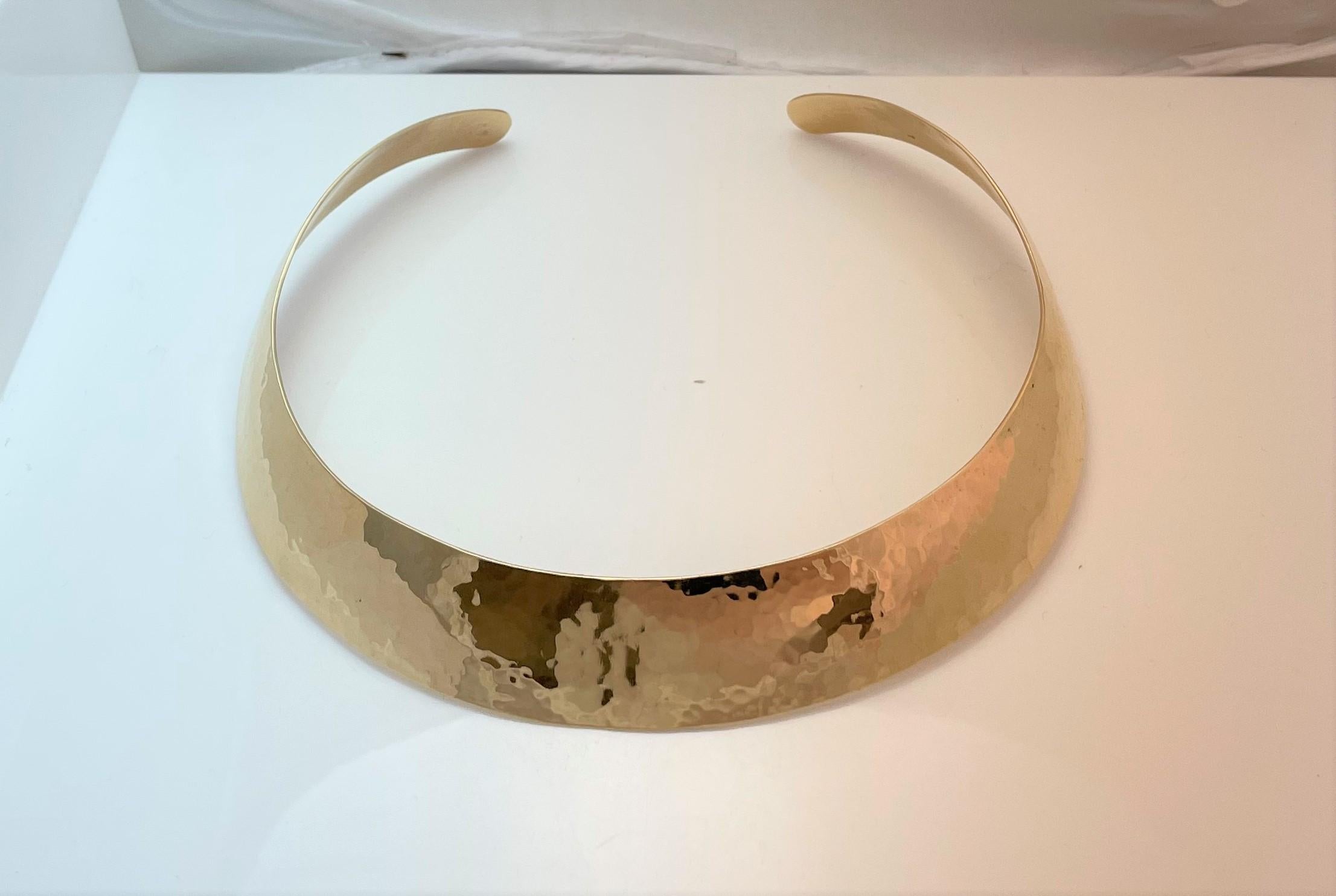 14KY Hammered Collar Necklace by The Golden Bear In Excellent Condition For Sale In Cincinnati, OH