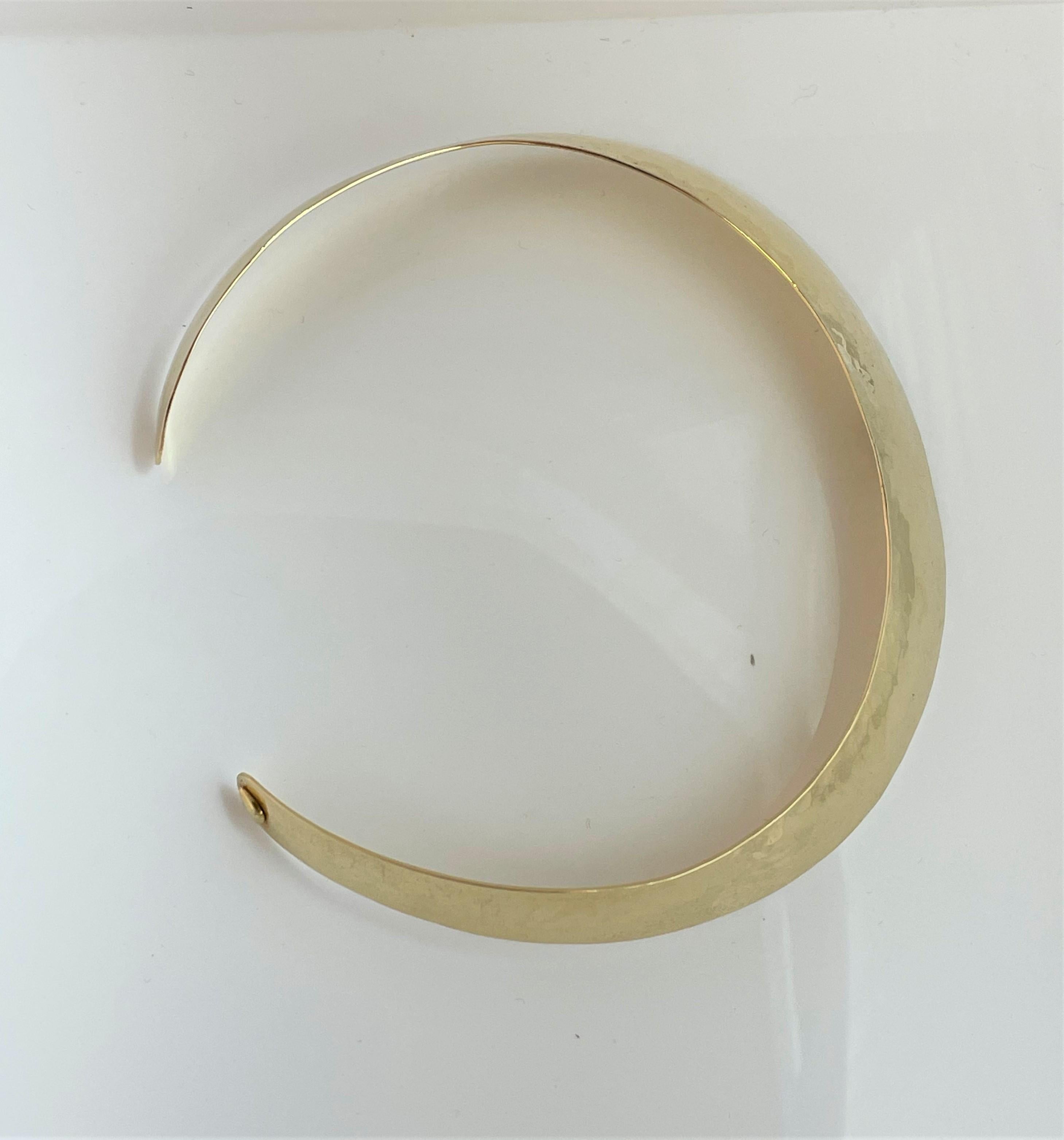 14KY Halskette mit gehämmertem Kragen von The Golden Bear im Angebot 1
