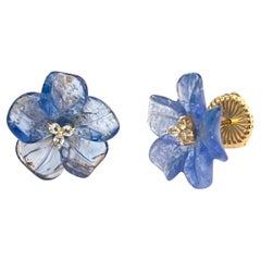 Pendientes de oro amarillo de 14k con flor de tanzanita tallada