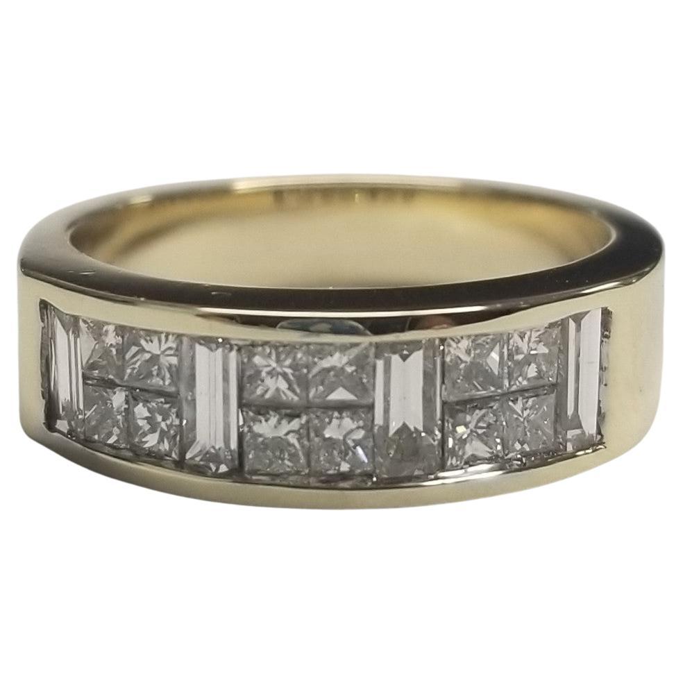 14kyg "Invisible Set" Baguette & Princess Cut Diamond Anniversary Ring 1.00cts. en vente