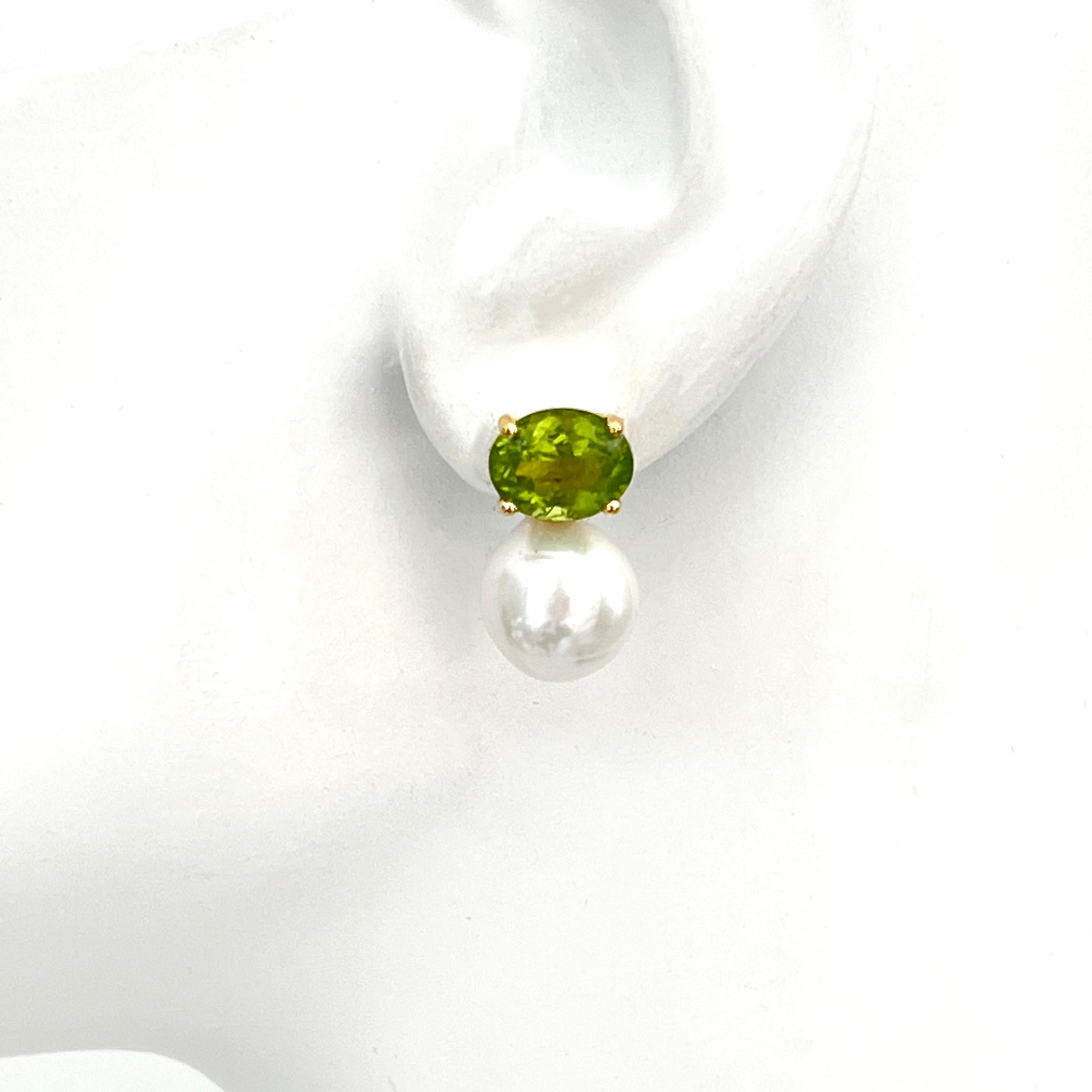 Taglio ovale 14kYG Peridot and Cultured Pearl Drop Earrings in vendita