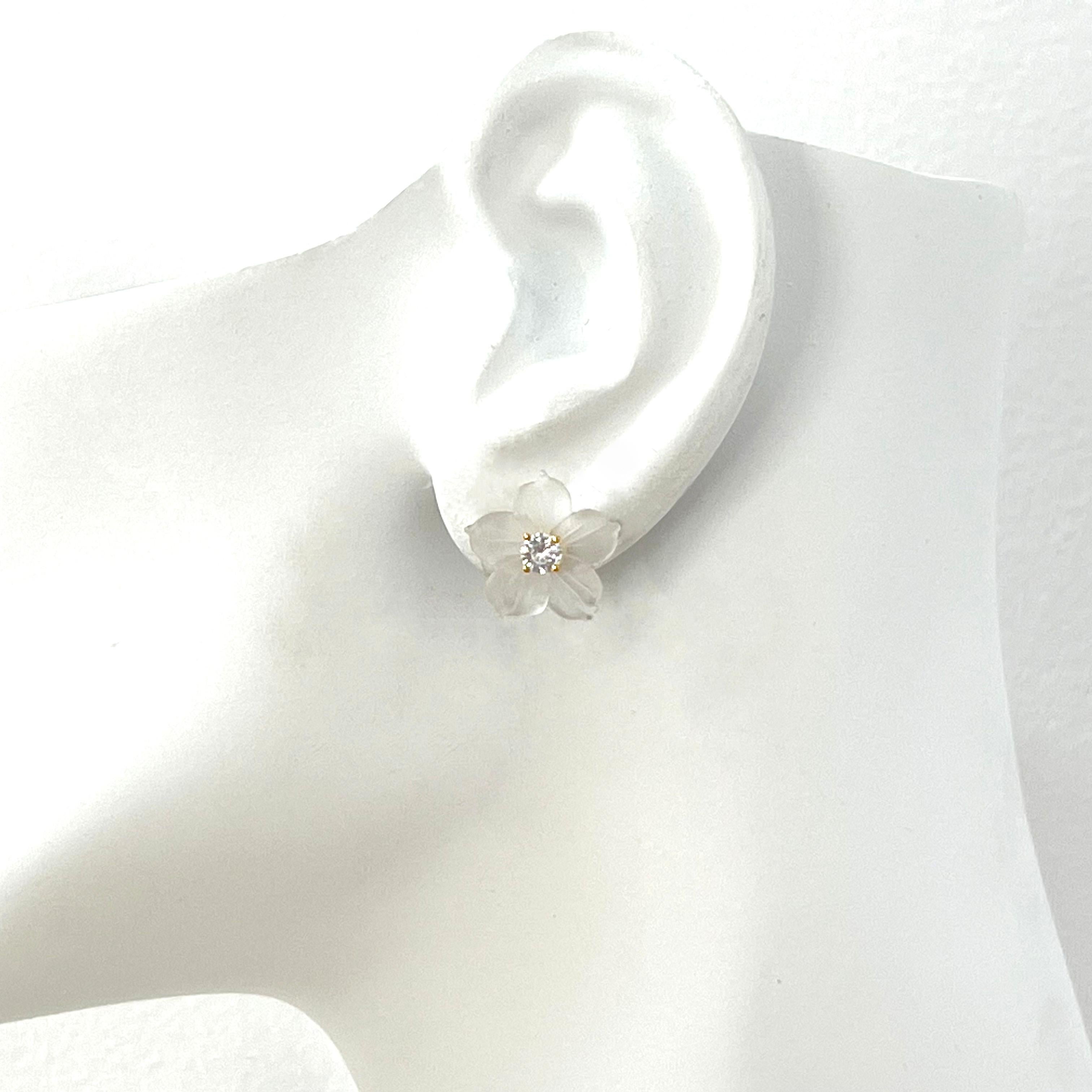 14mm Carved Frosted Quartz Flower Vermeil Earrings In New Condition For Sale In Los Angeles, CA