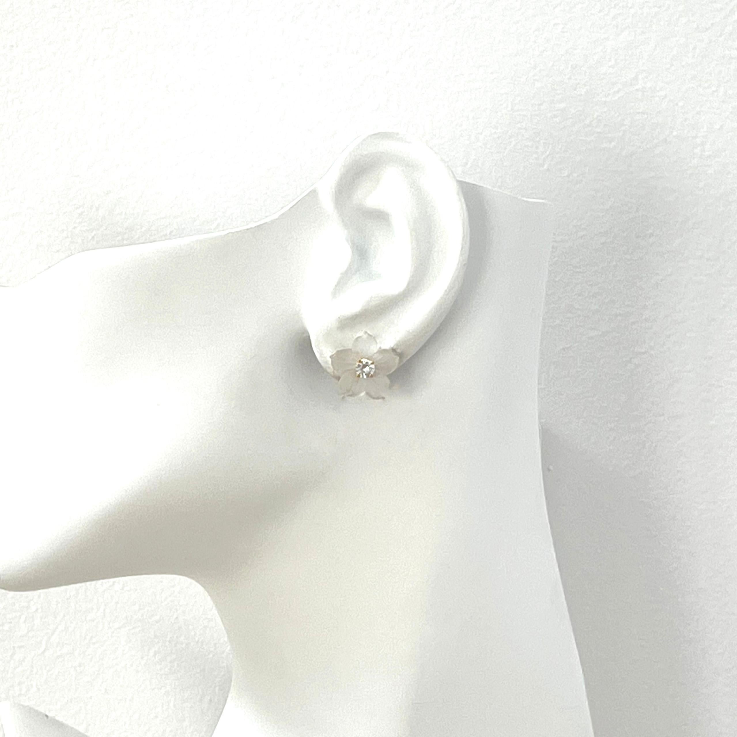 14 mm geschnitzte Vermeil-Ohrringe aus mattiertem Quarz mit Blume im Angebot 2