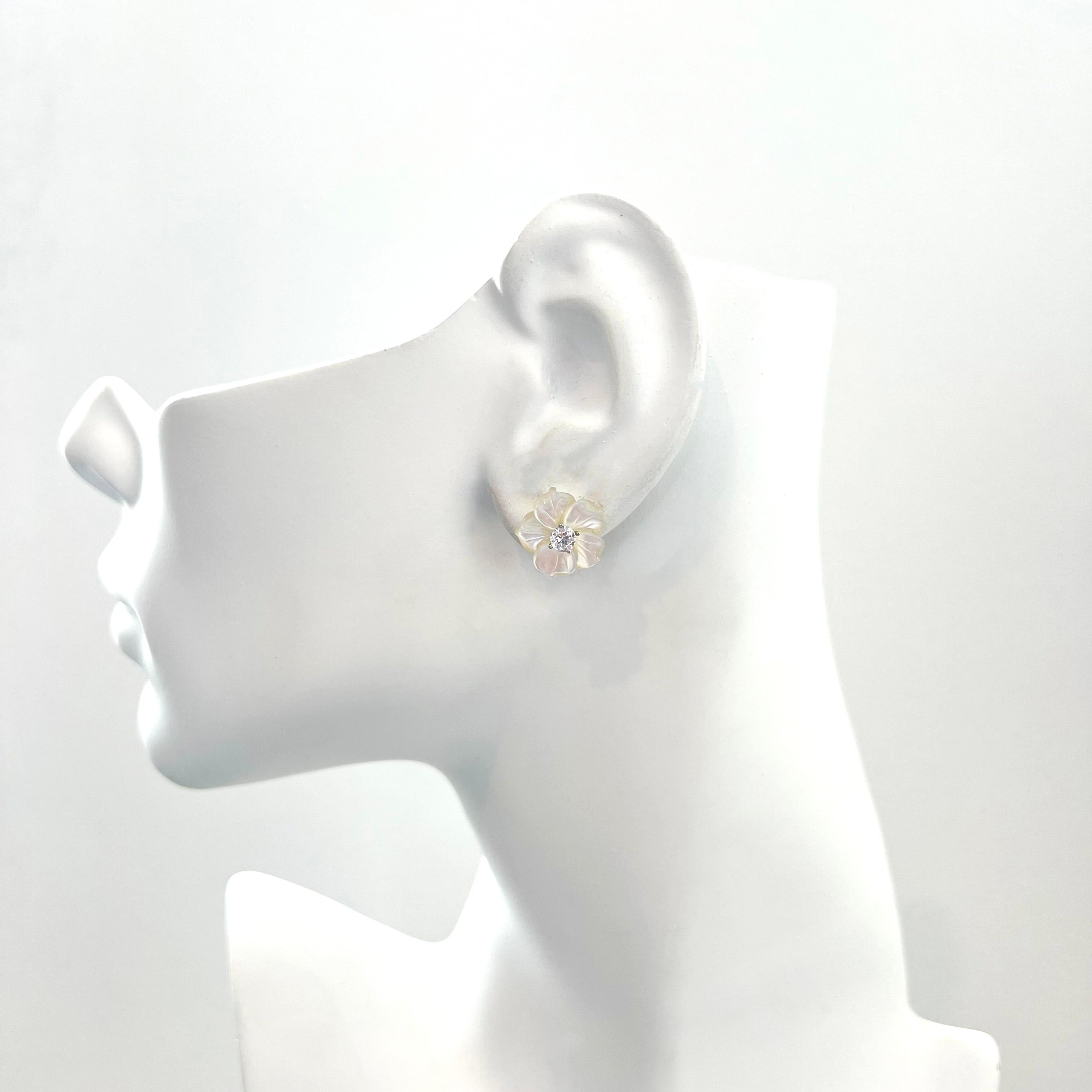 14 mm geschnitzte Perlmutt-Blumen-Vermeil-Ohrringe im Angebot 1