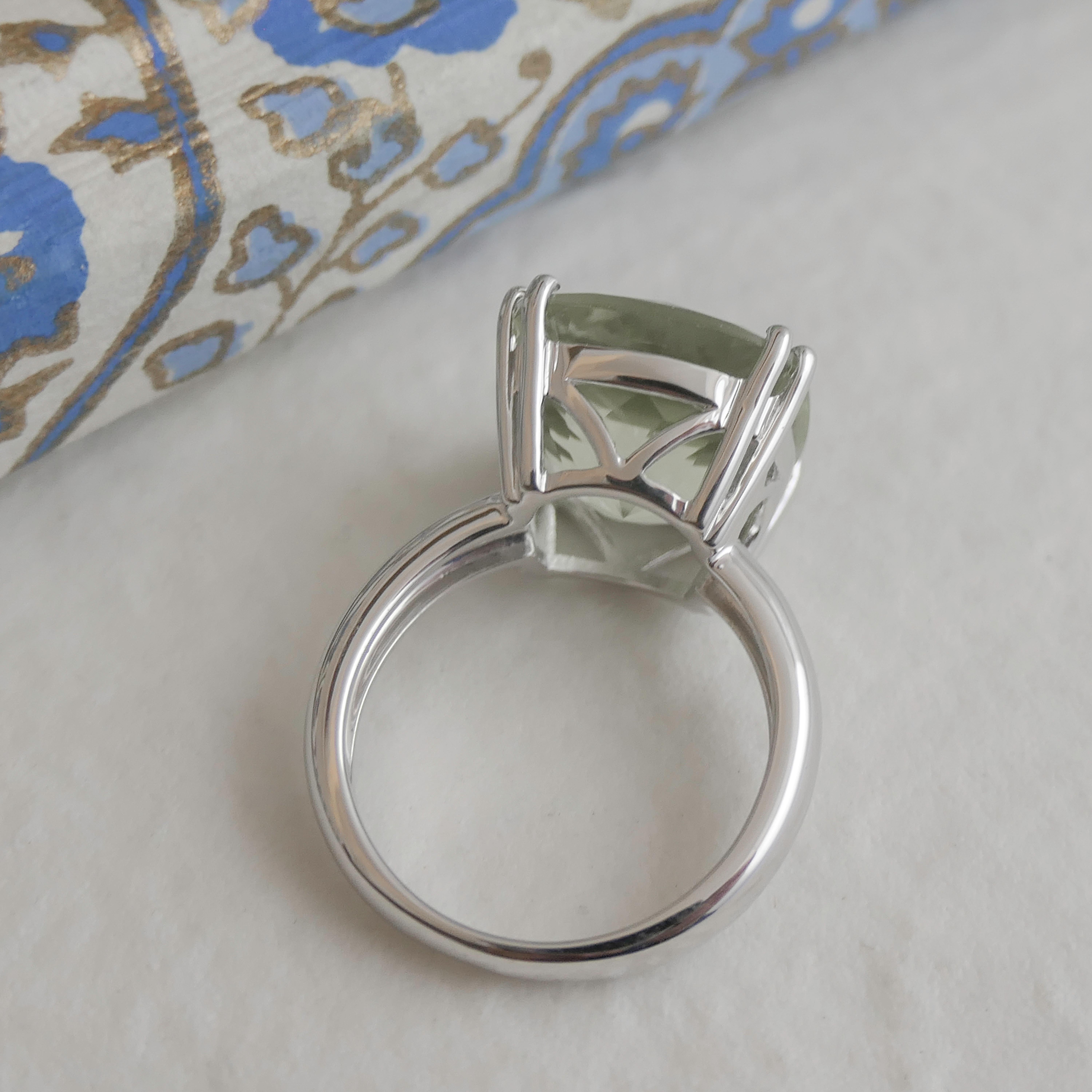 14 mm  Anello con dichiarazione di cocktail in argento sterling con ametista verde In condizioni Nuovo in vendita a Oslo, 03