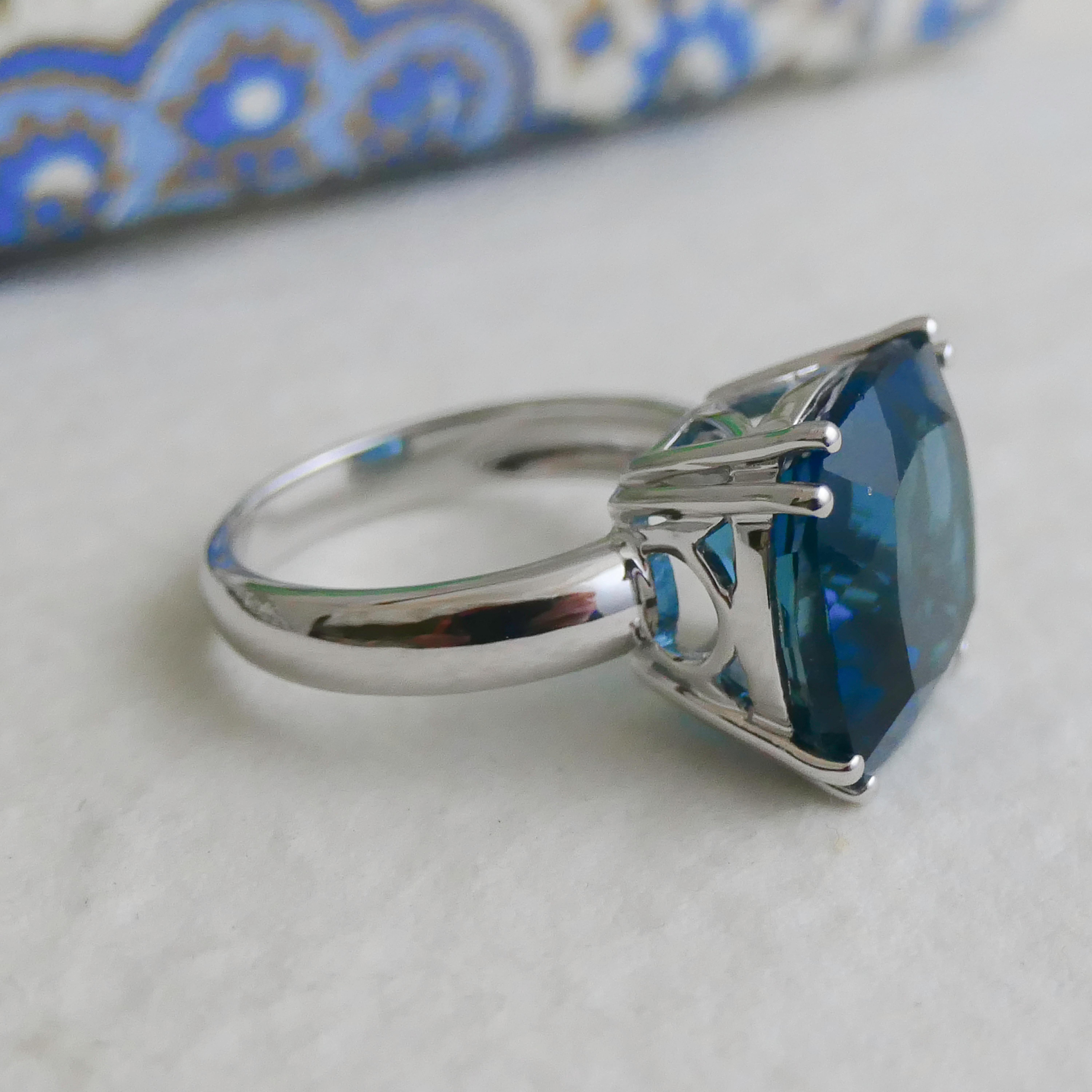14mm London Blue Topaz Sterling Silver Cocktail Statement Ring For Sale 3