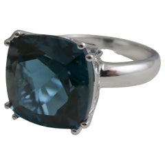 Bague cocktail d'affirmation en argent sterling de 14 mm avec topaze bleue de Londres