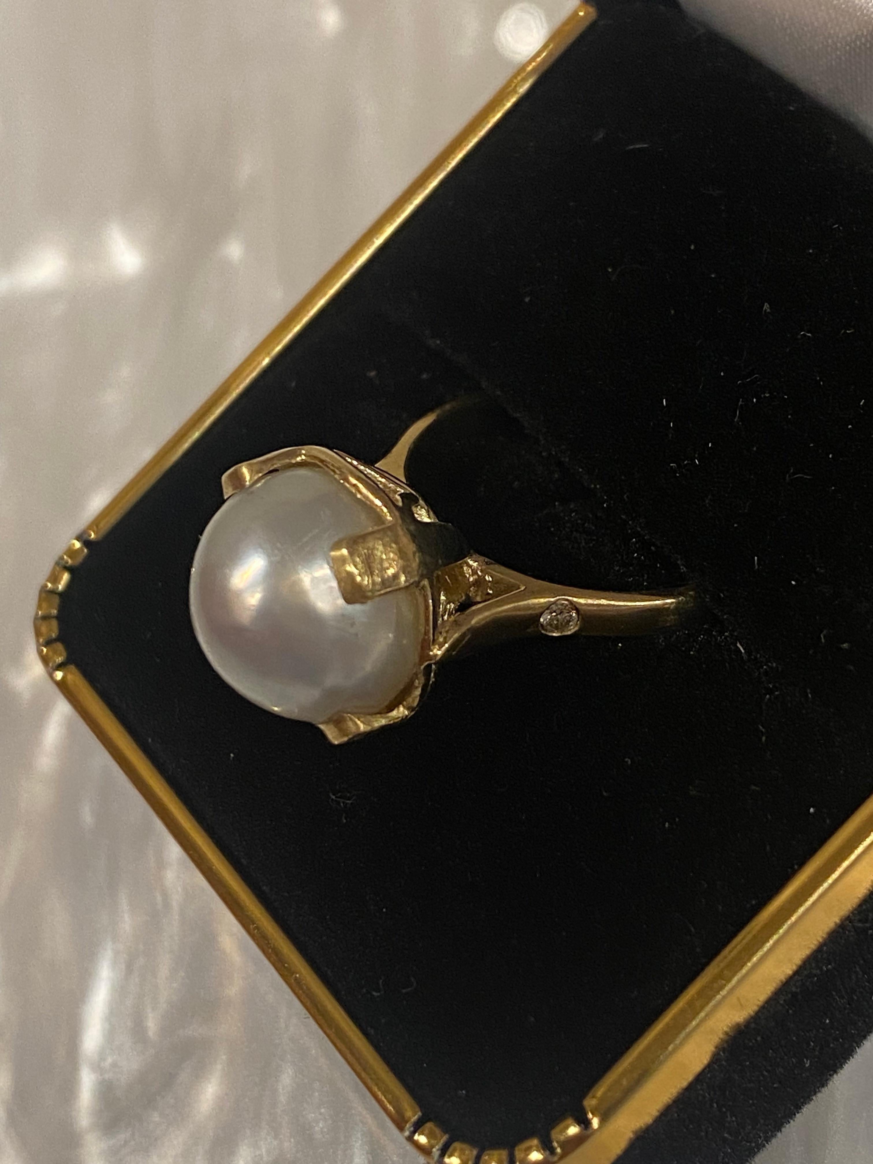 Women's 14mm Pearl, Diamond & 18K Yellow Gold Cocktail / Dress Vintage Ring For Sale