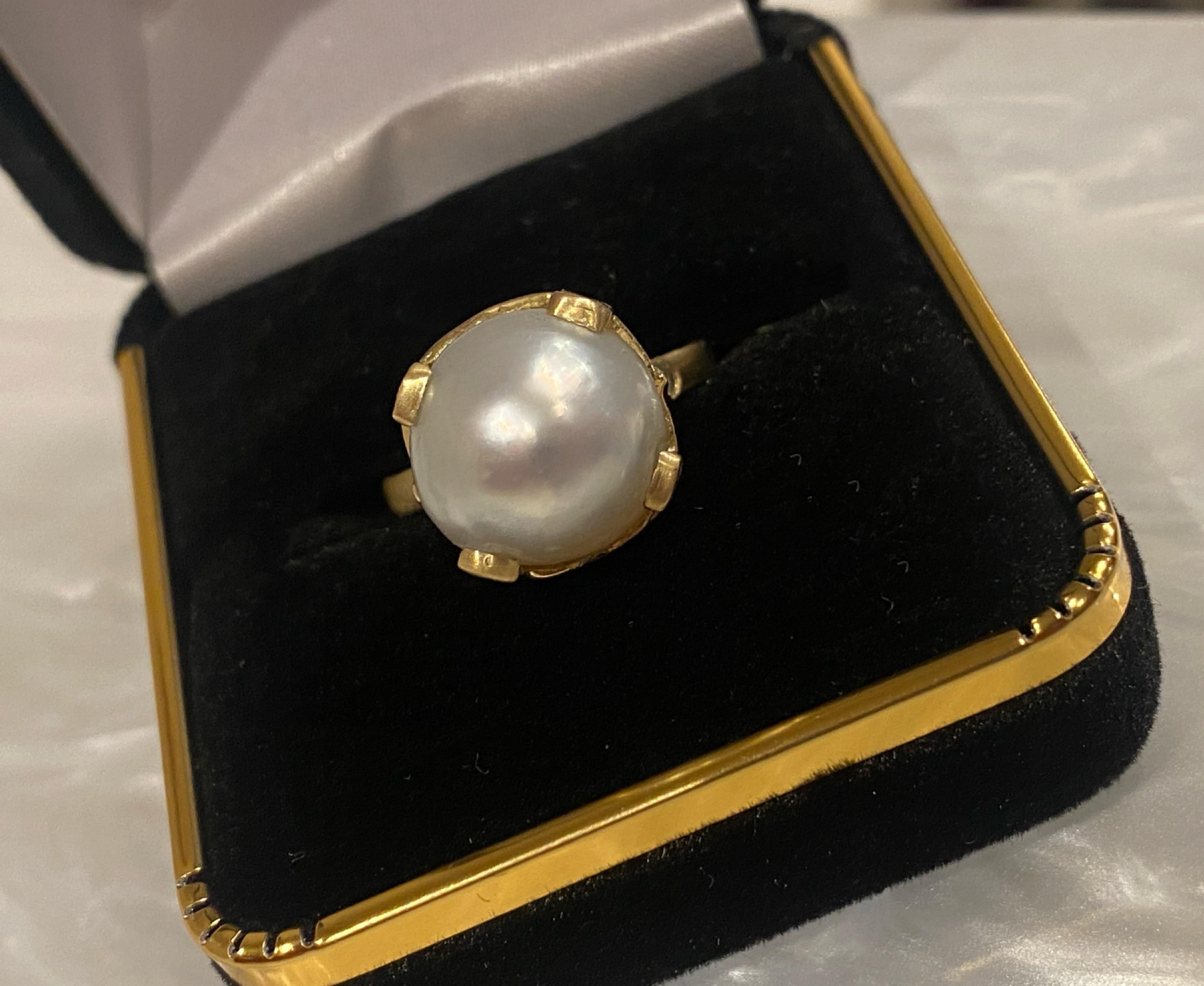 14mm Pearl, Diamond & 18K Yellow Gold Cocktail / Dress Vintage Ring For Sale 2