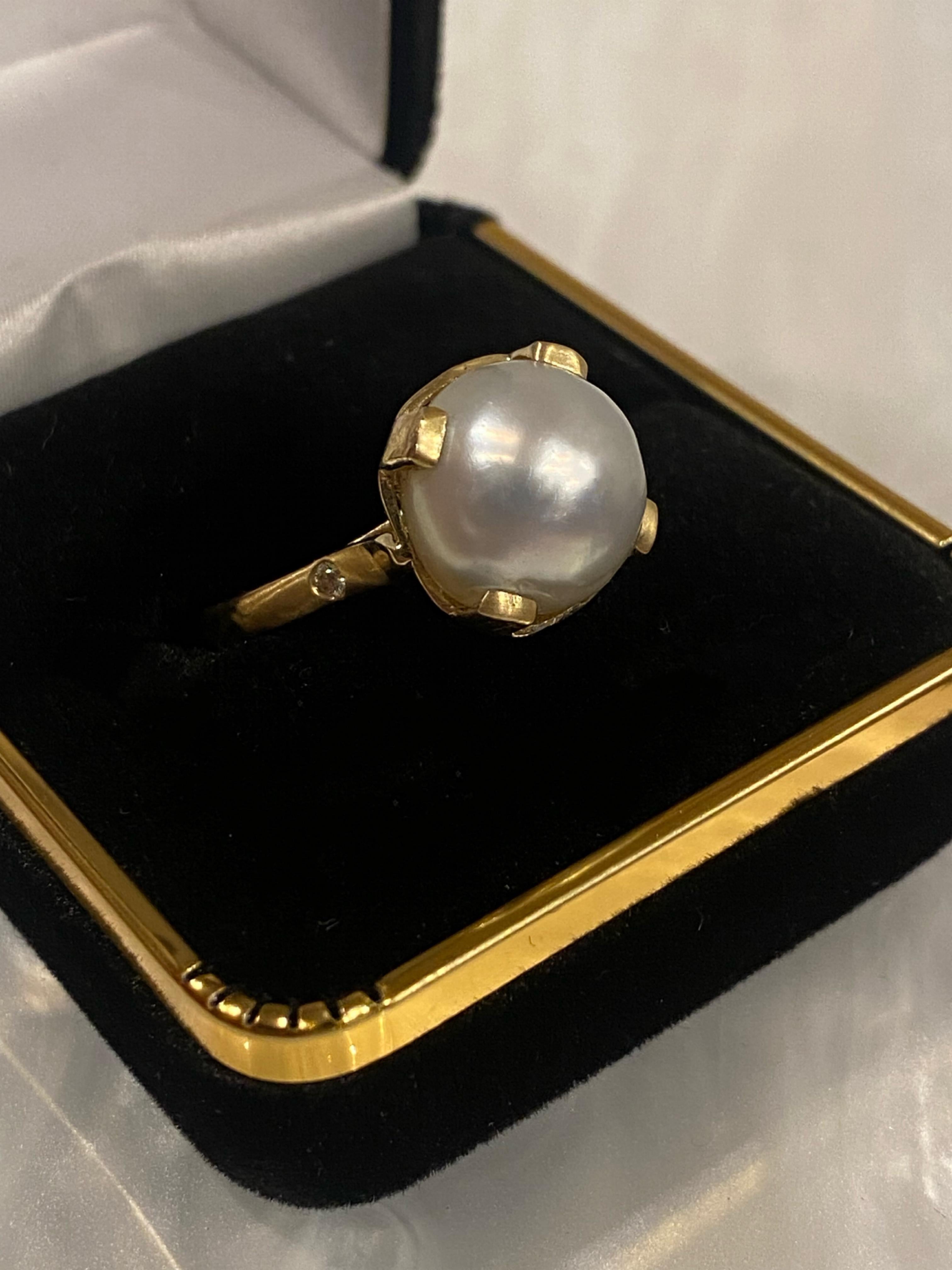 14mm Pearl, Diamond & 18K Yellow Gold Cocktail / Dress Vintage Ring For Sale 3