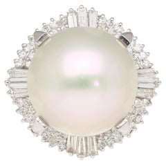 Perla da 14 mm con diamanti tondi e baguette in anello da cocktail di platino