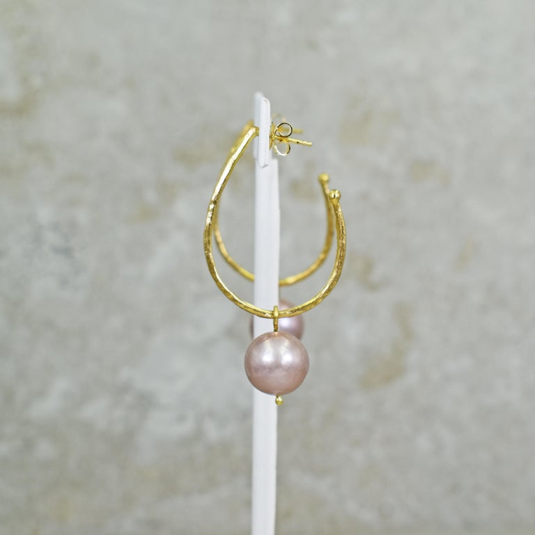 Pink Freshwater Pearl Charm Hammered 18 Karat Gold Stud Hoop Earrings ...