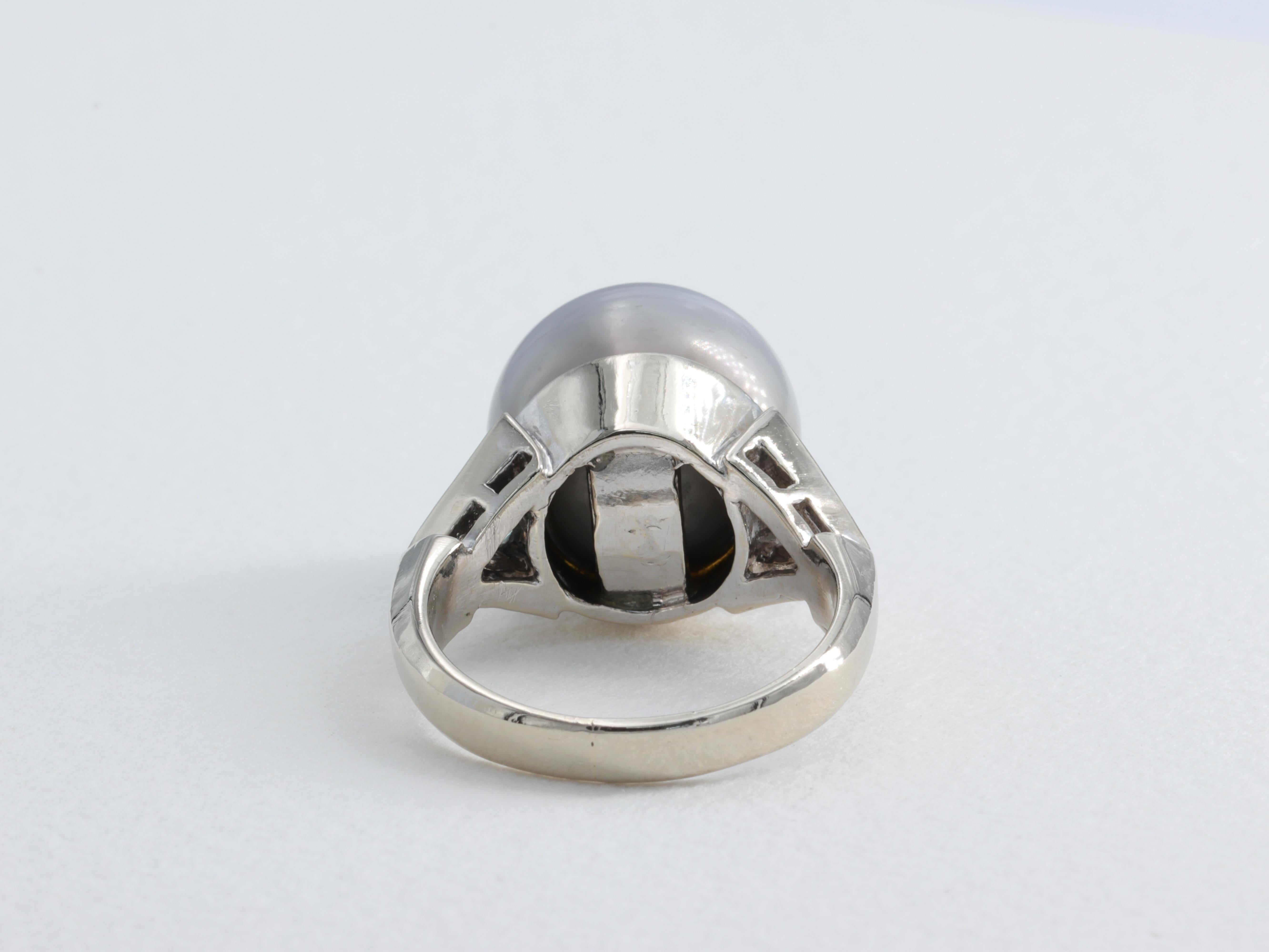 Trillion Cut Silver Tahitian Pearl and Trillion Diamond 3 Stone Ring in White Gold For Sale