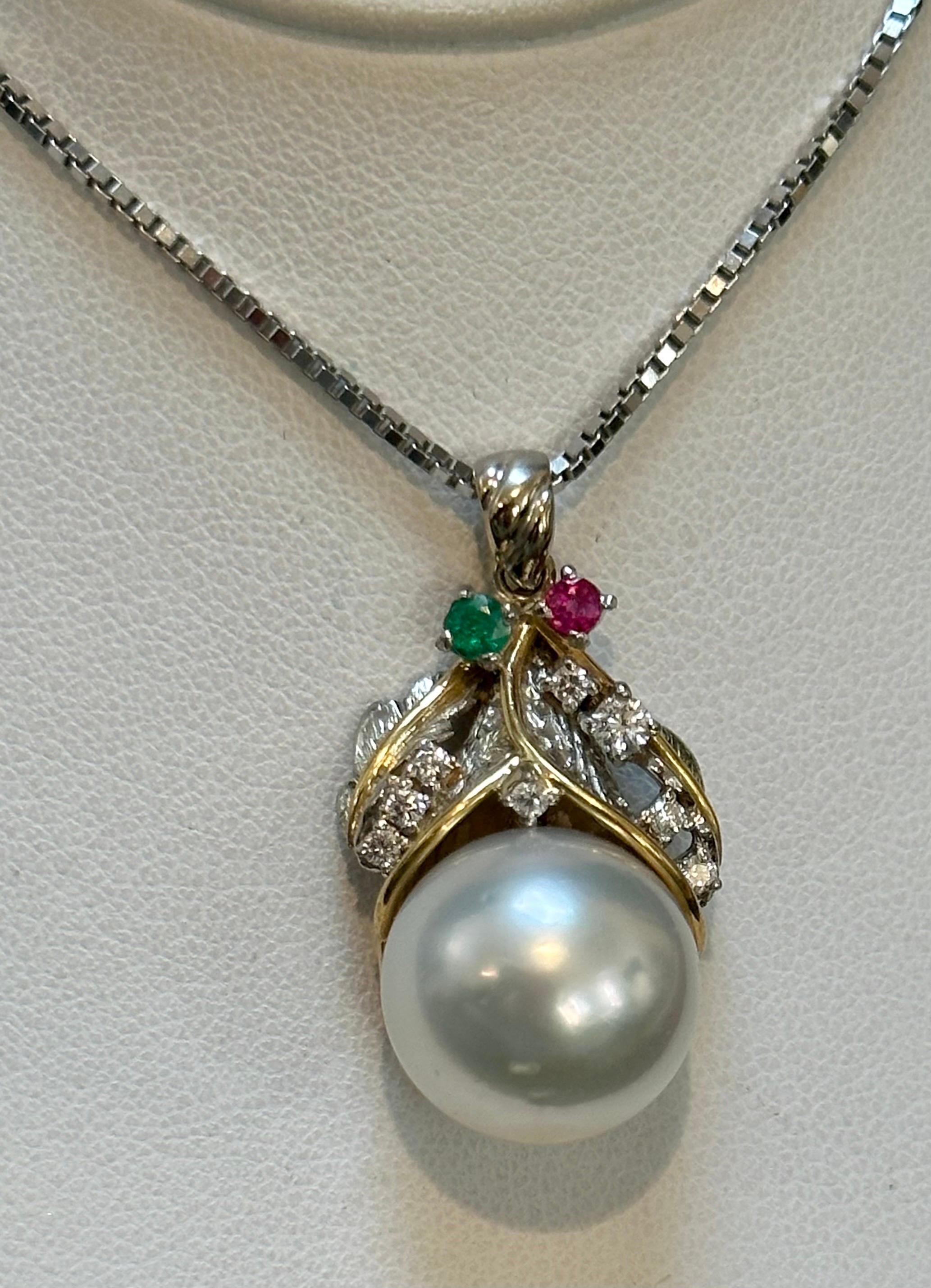 14mm South Sea Cultured Pearl & Diamond 18 K Gold Two Tone Pendant + Chain 14 KG In Excellent Condition For Sale In New York, NY