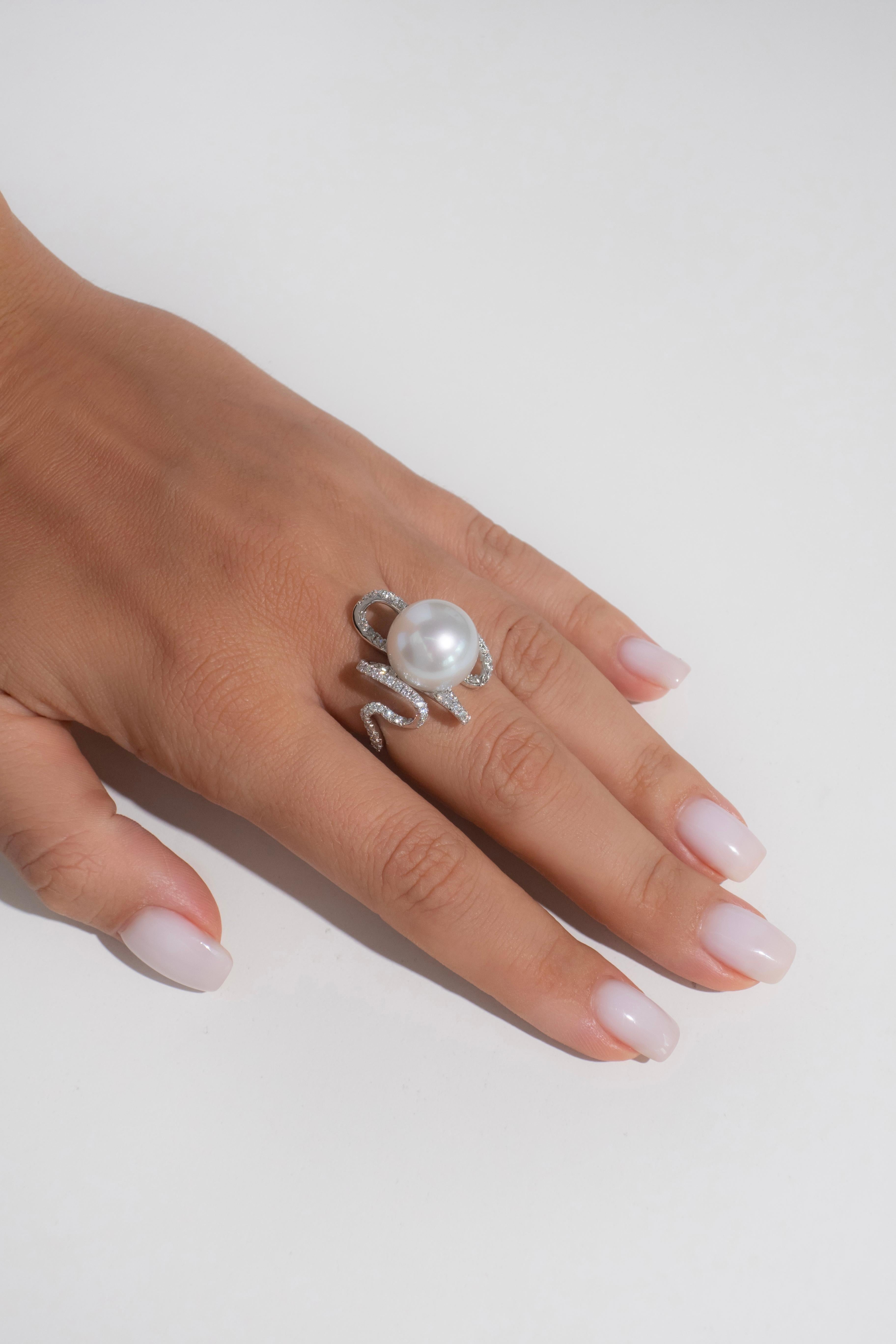 Anello cocktail con perle dei mari del sud e diamanti in oro bianco 18 carati in vendita 3