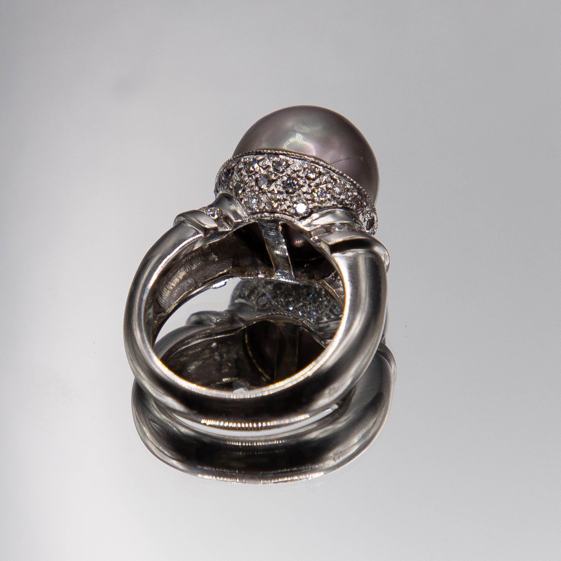 Tahiti-Ring aus 18 Karat Weißgold mit schwarzer Südseeperle/Diamant 0,98 Karat (Barock) im Angebot