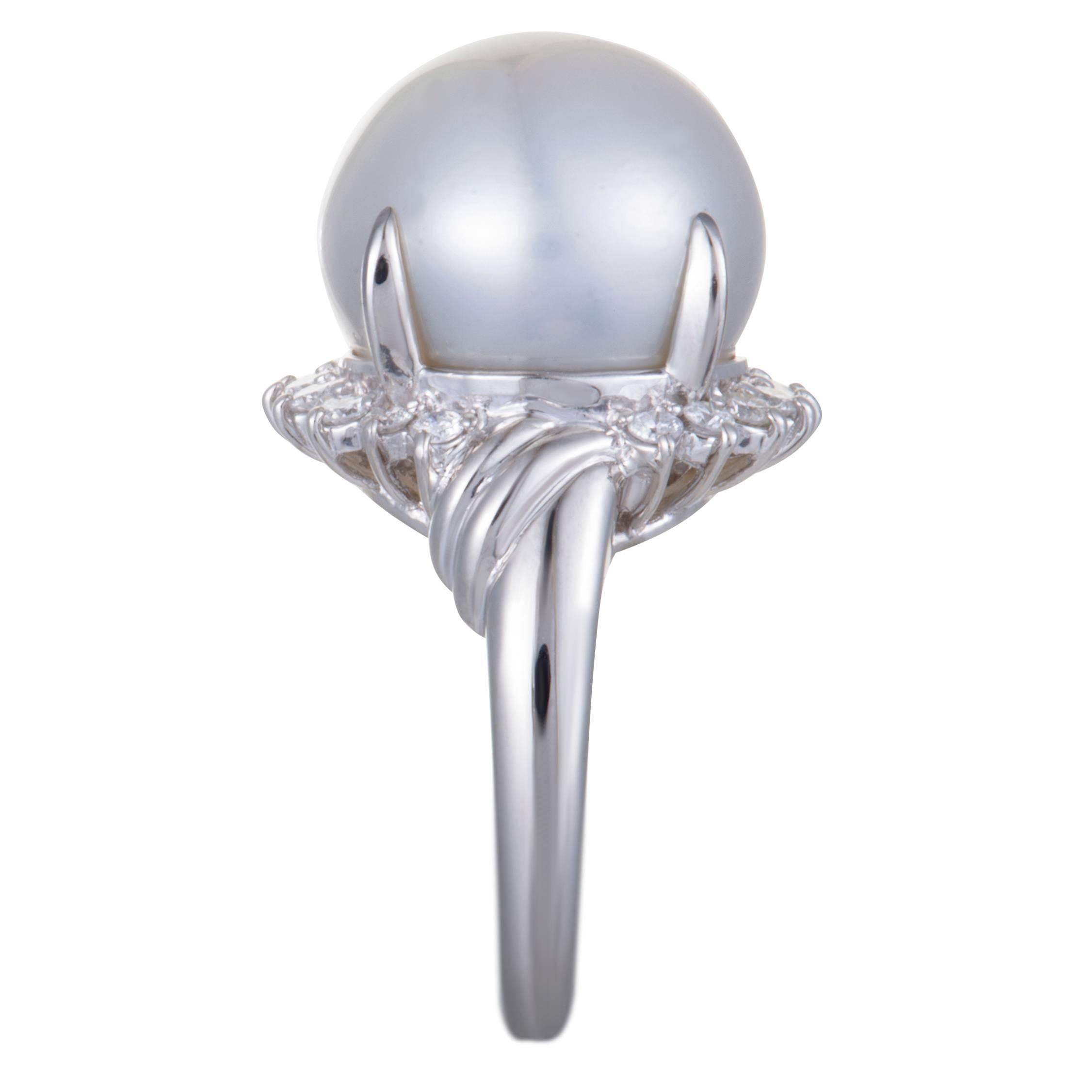White Pearl and Diamond Platinum Ring In Excellent Condition In Southampton, PA