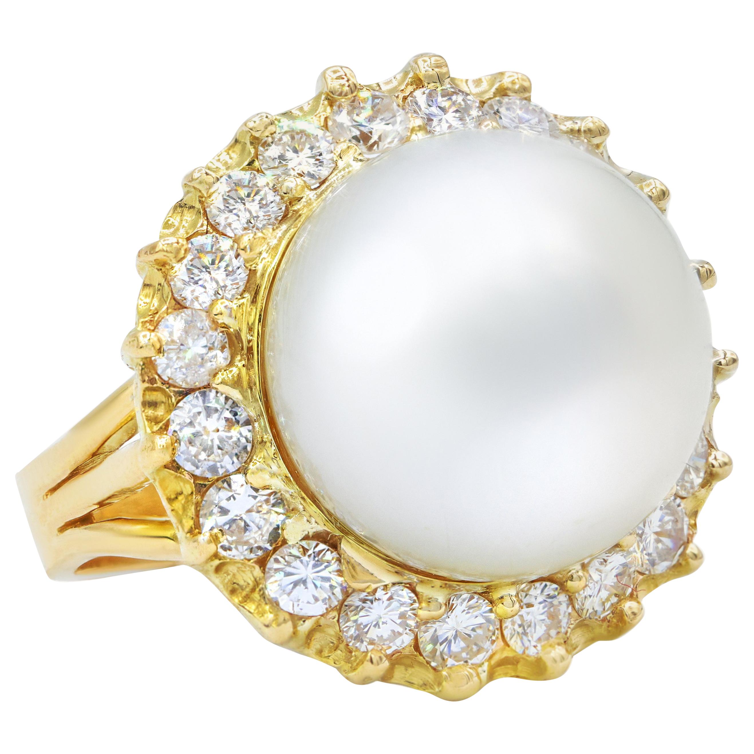 Anello con perle bianche e diamanti da 14 mm