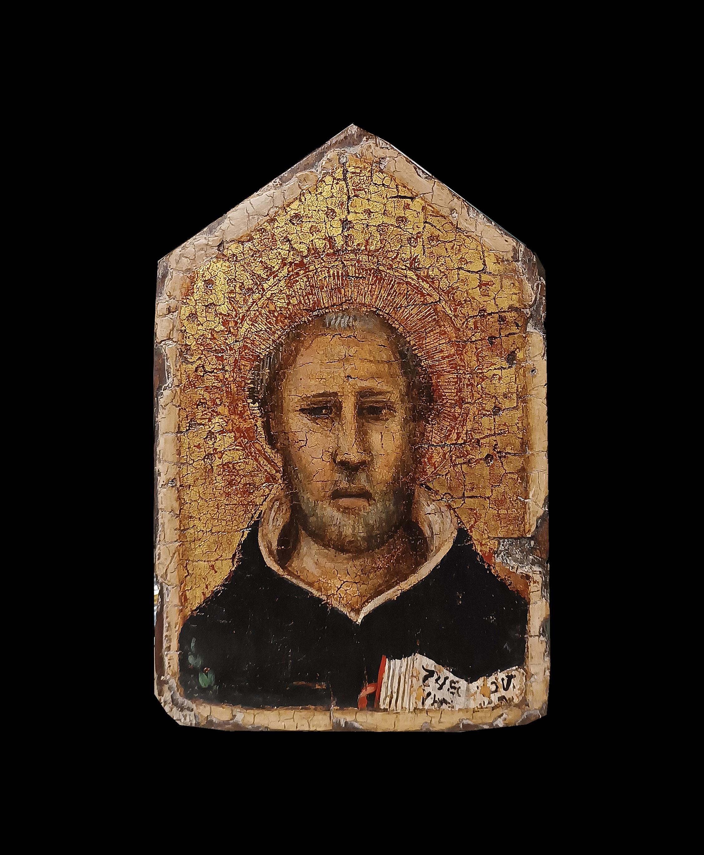Beau fragment d'une peinture à la détrempe sur fond d'or, appliquée sur un panneau de bois, représentant Saint Thomas d'Aquin. Le saint est vêtu de l'habit dominicain, caractérisé par une robe de laine blanche avec un capuchon et une cape de laine
