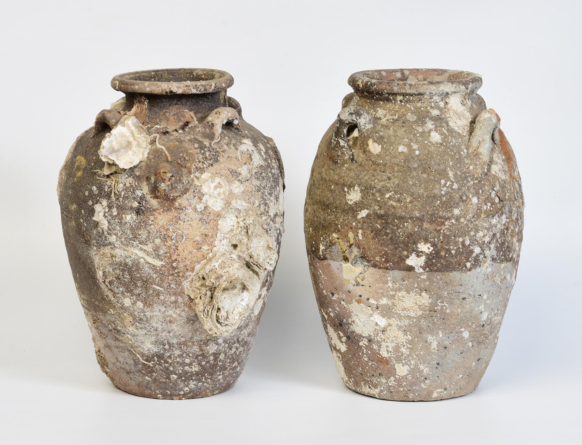 14th-16th C., A Pair of Antique Sukhothai Pottery Jars with Shell from Shipwreck For Sale 3
